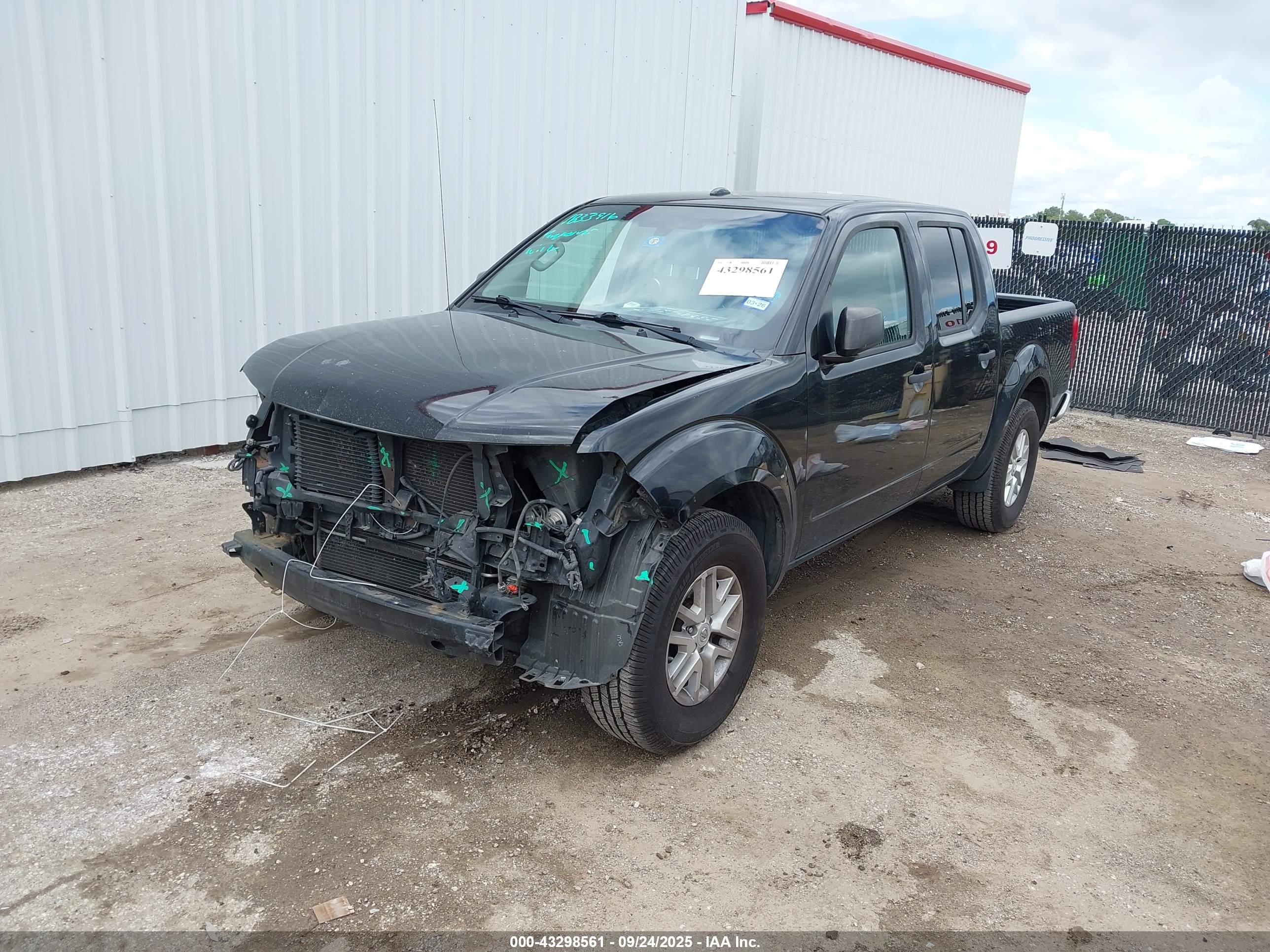 NISSAN FRONTIER image 2