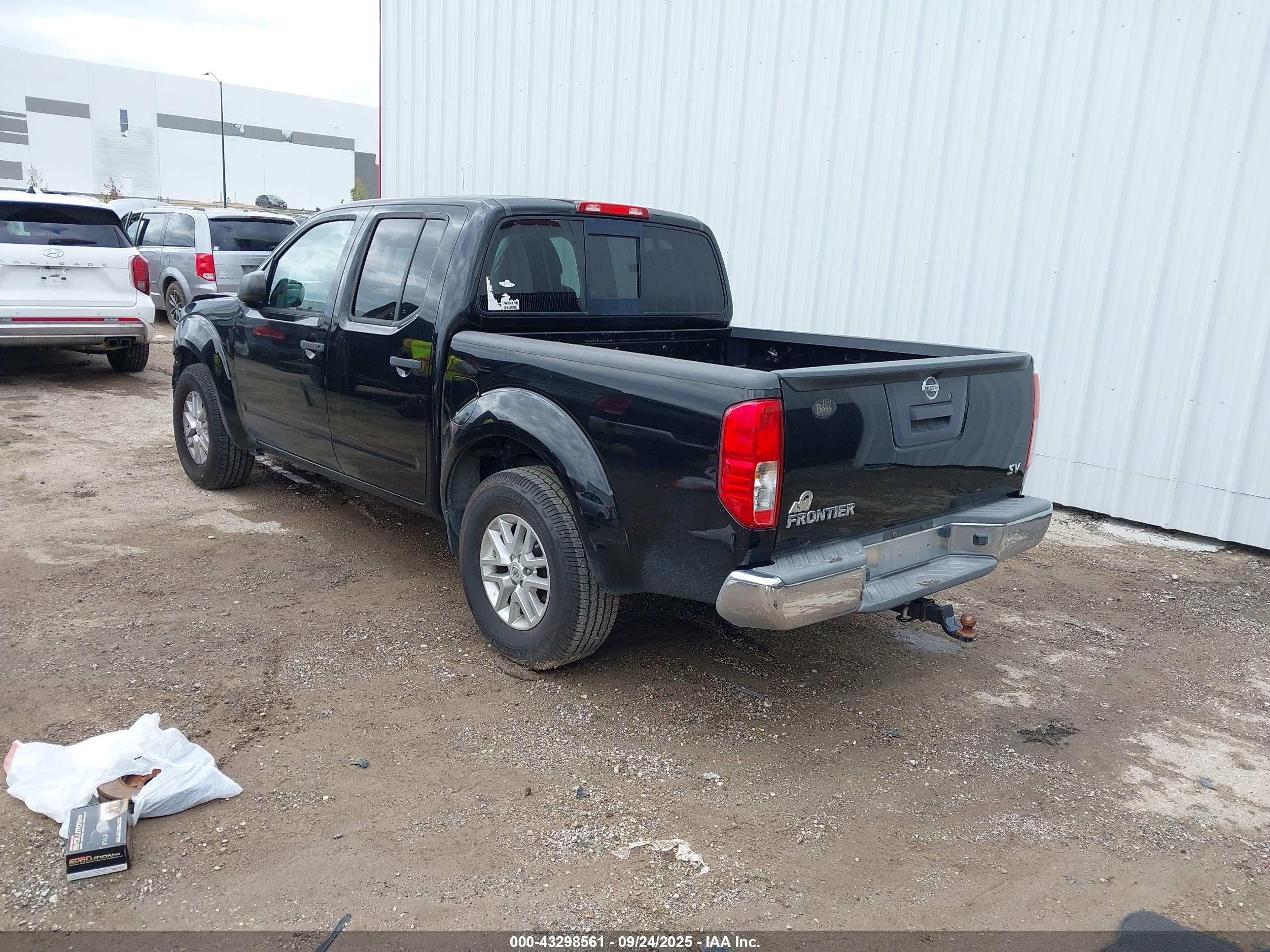 NISSAN FRONTIER image 3