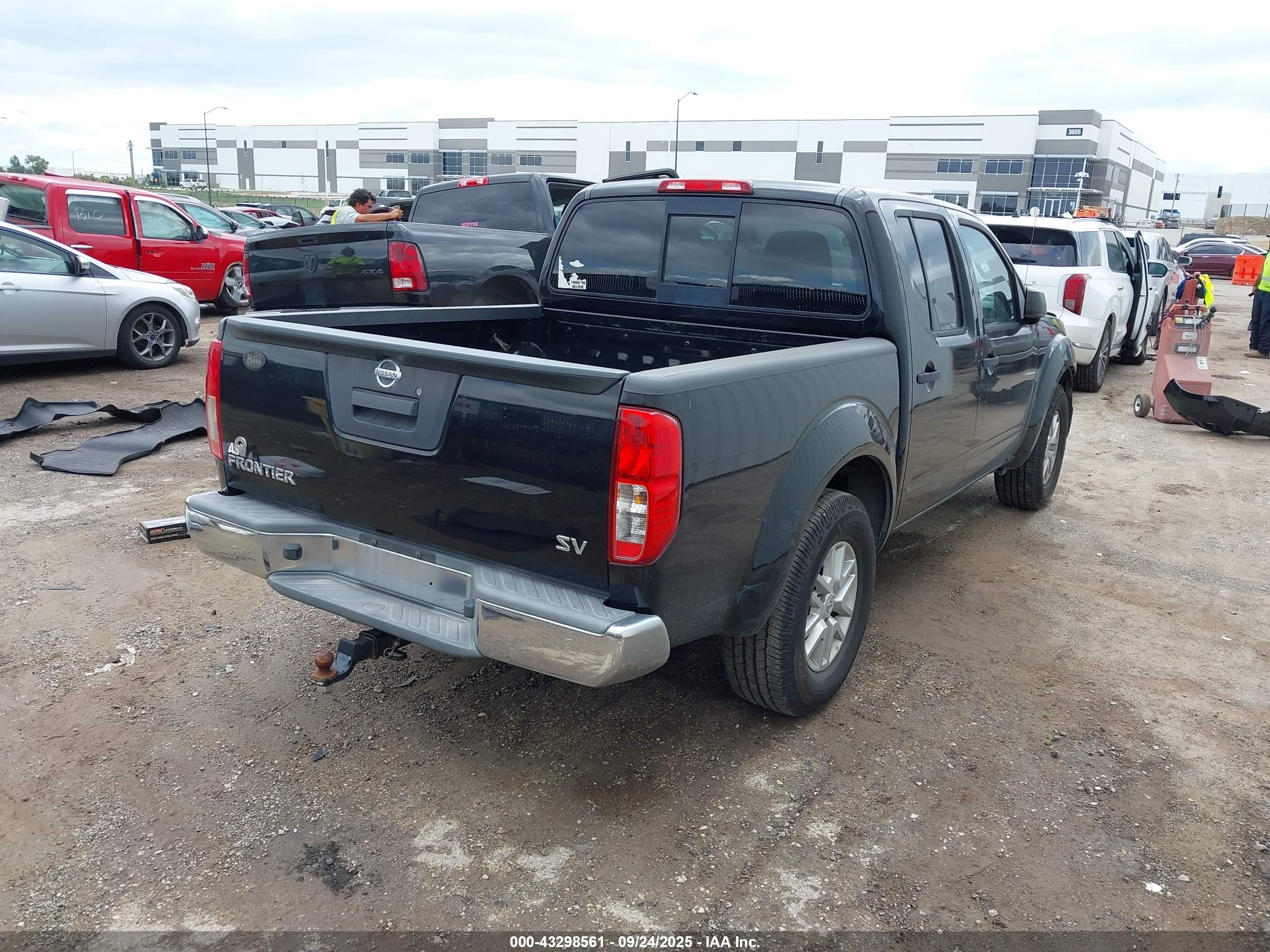 NISSAN FRONTIER image 4