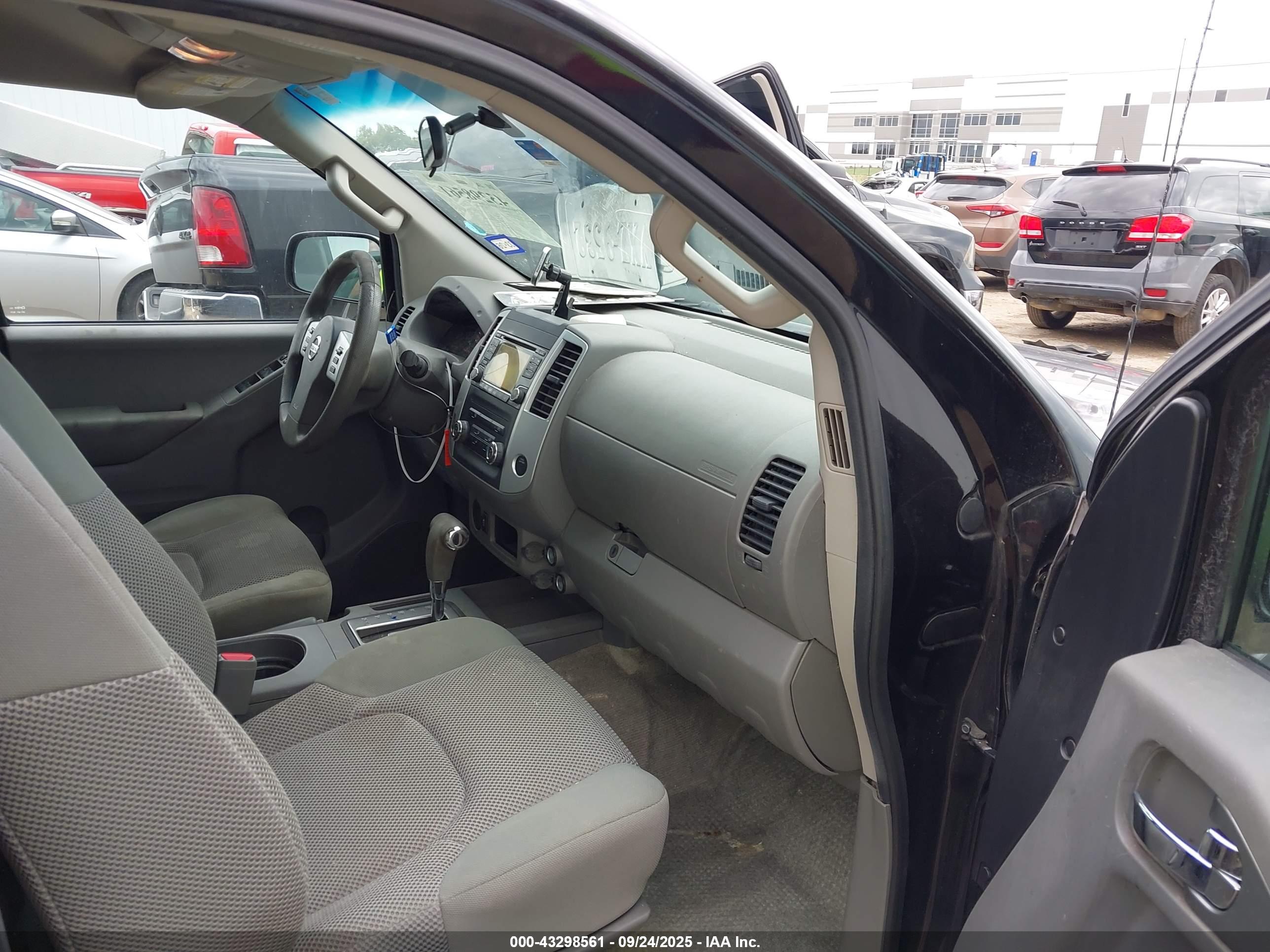 NISSAN FRONTIER image 5