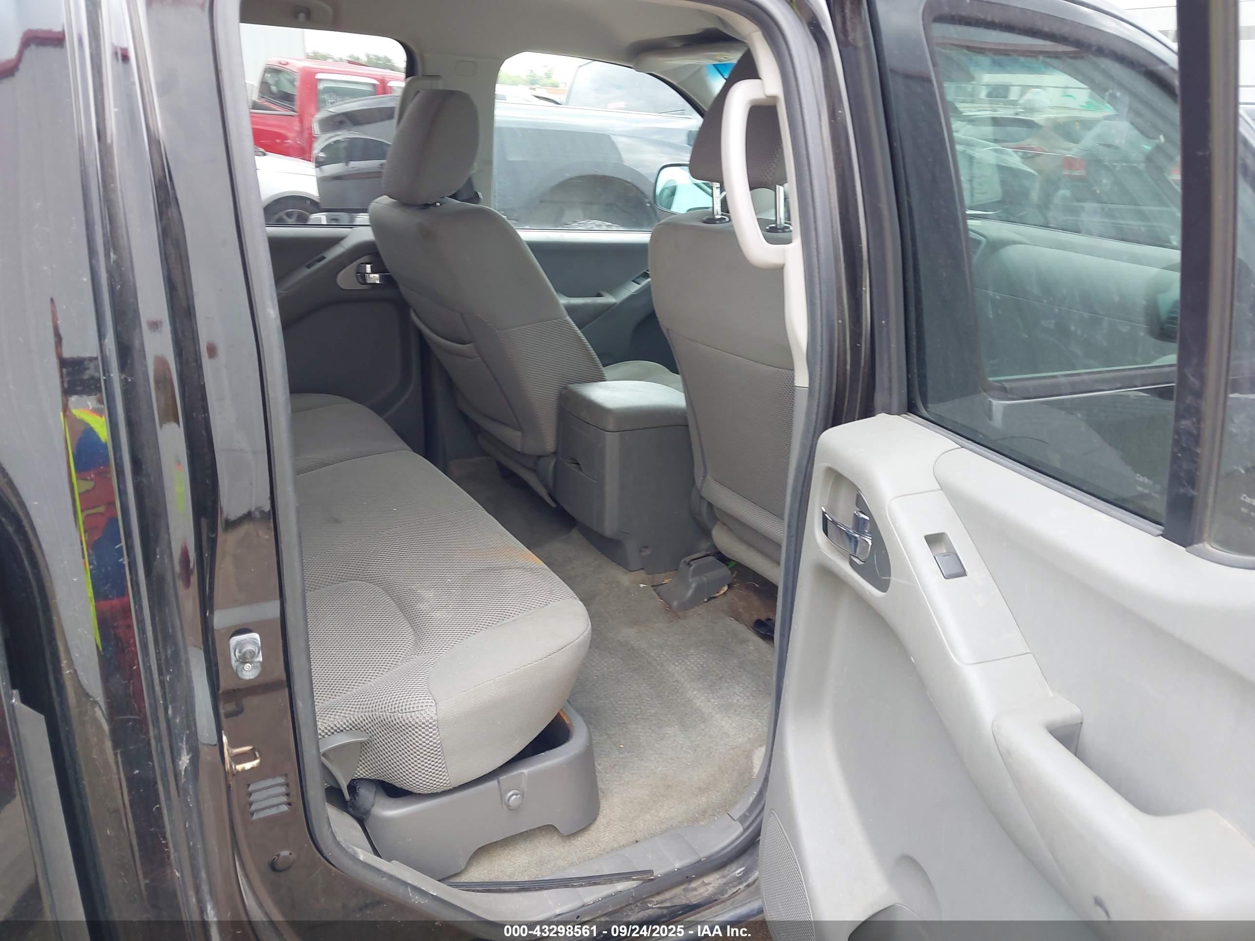 NISSAN FRONTIER image 8