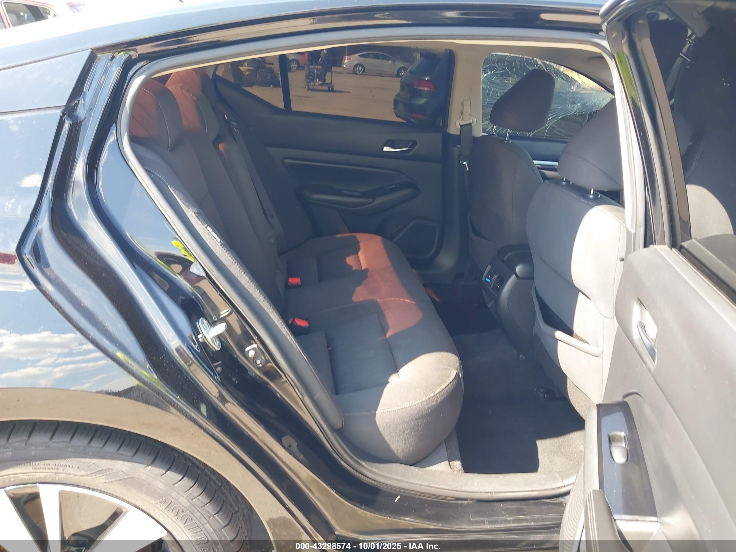 NISSAN ALTIMA image 8