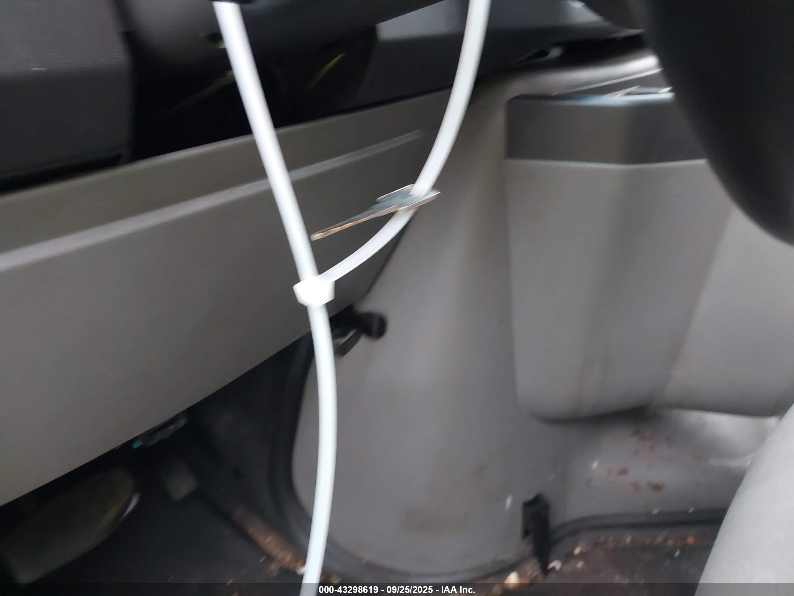 FORD E-250 image 11