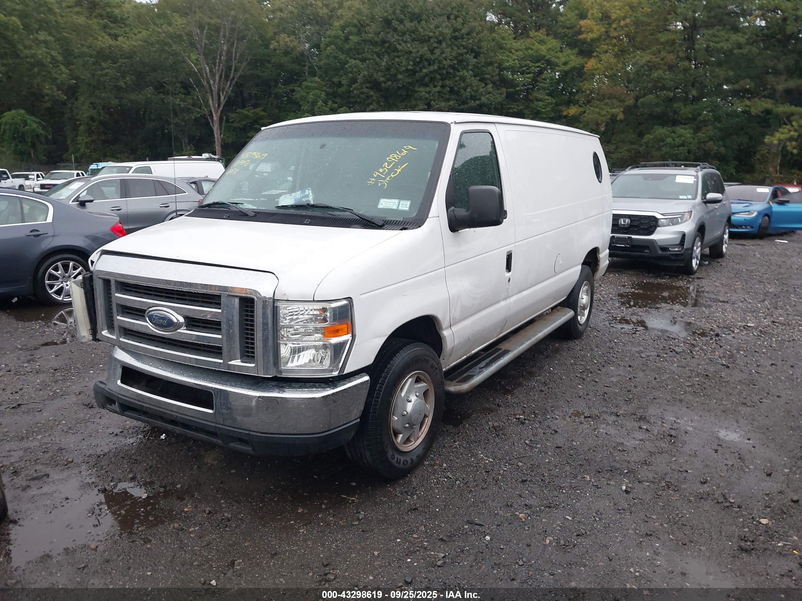 FORD E-250 image 2