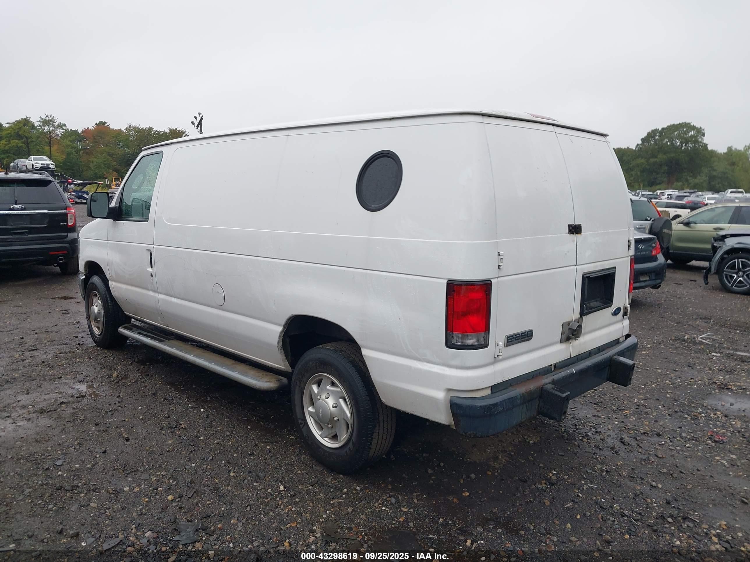 FORD E-250 image 3