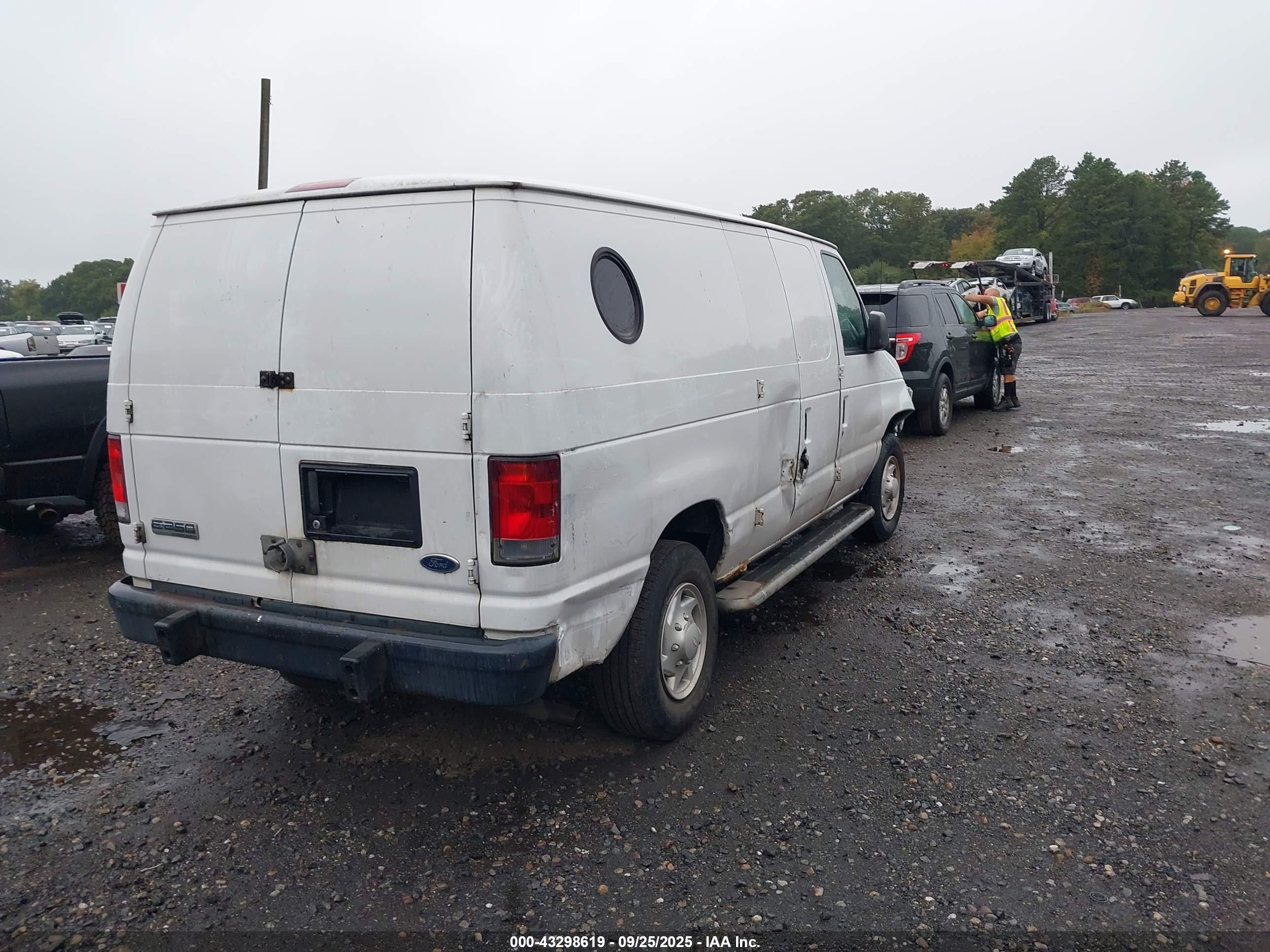 FORD E-250 image 4