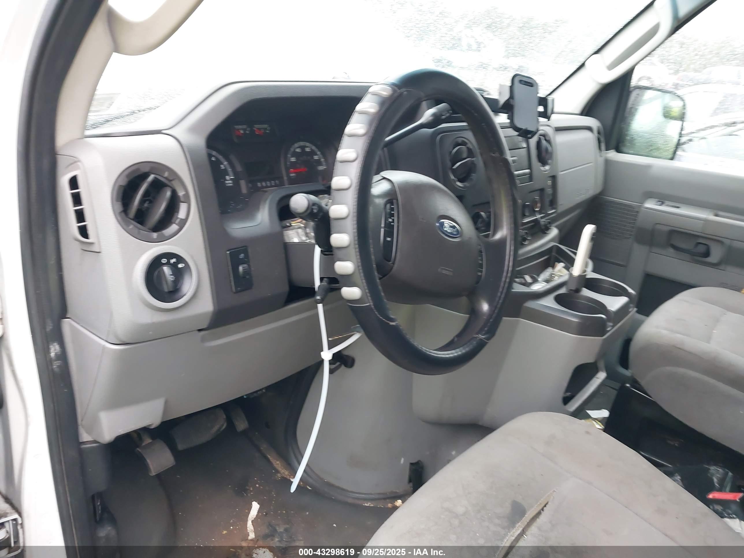 FORD E-250 image 5