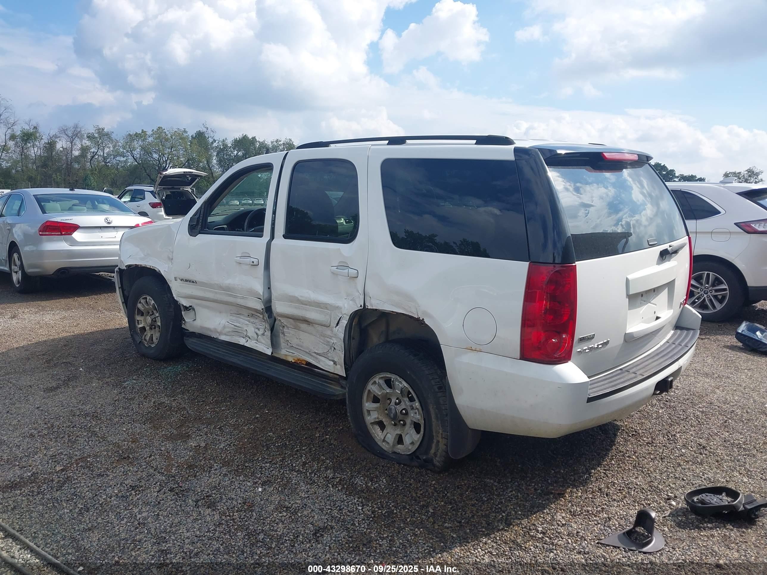 GMC YUKON image 3
