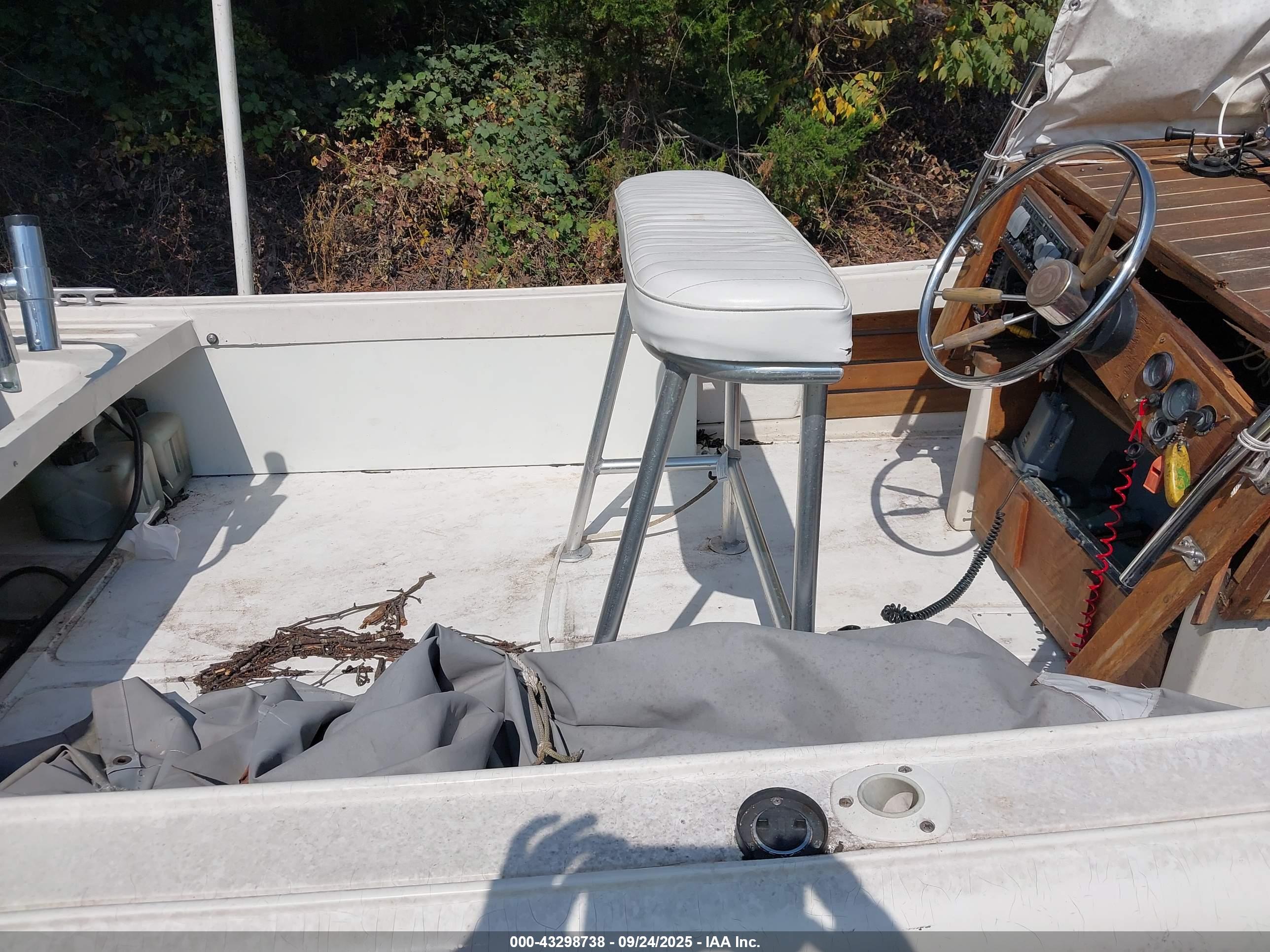 BOSTON WHALER image 5