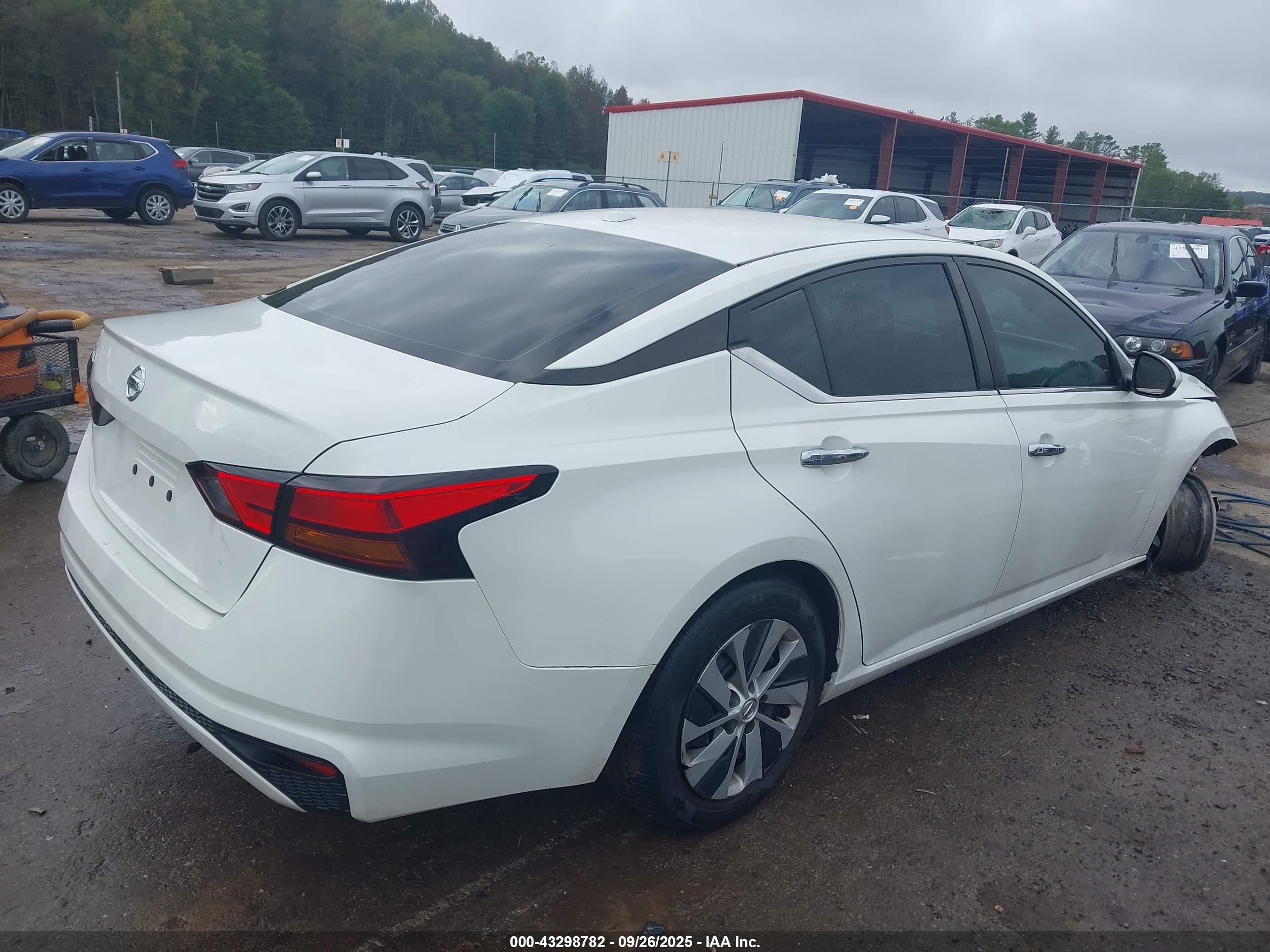 NISSAN ALTIMA image 4