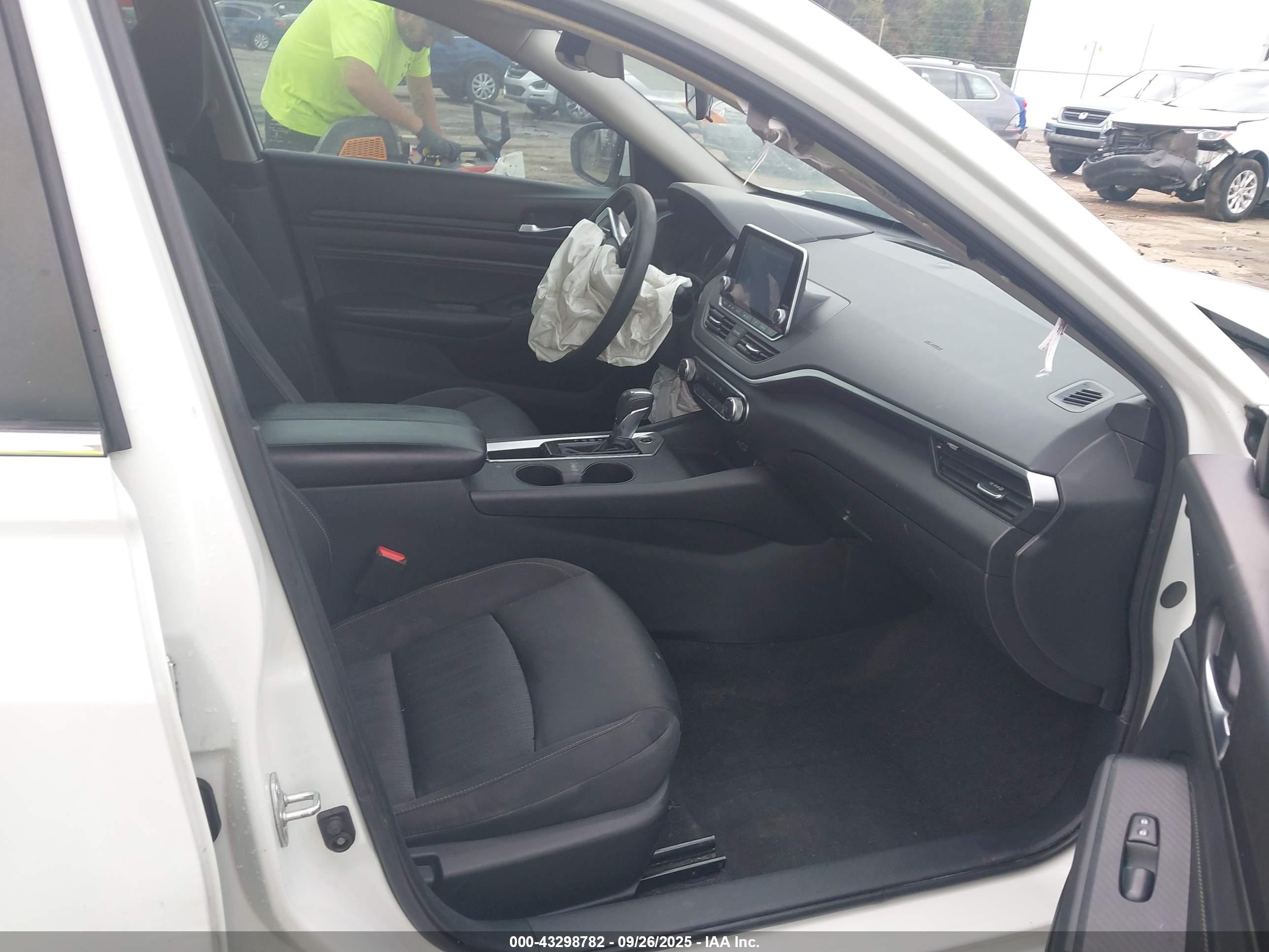 NISSAN ALTIMA image 5