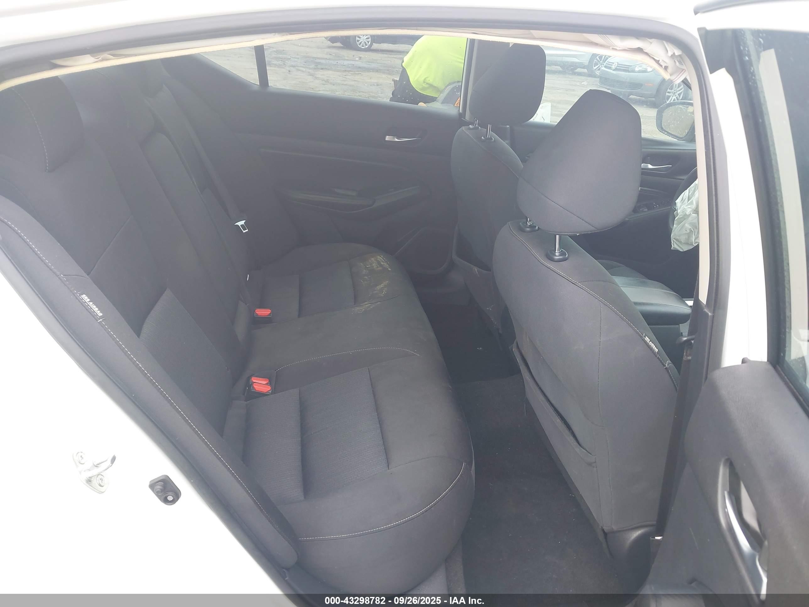 NISSAN ALTIMA image 8