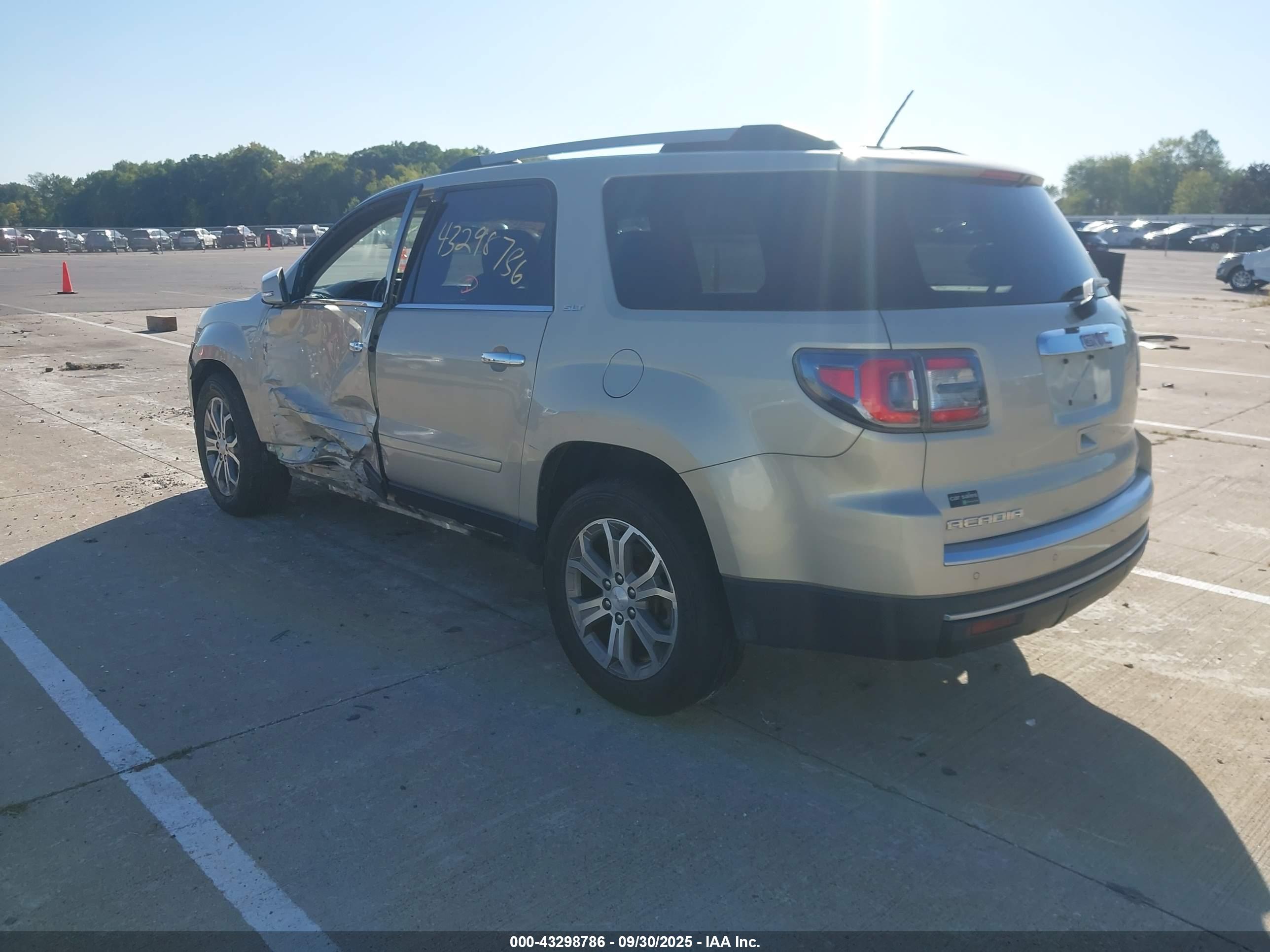 GMC ACADIA image 3