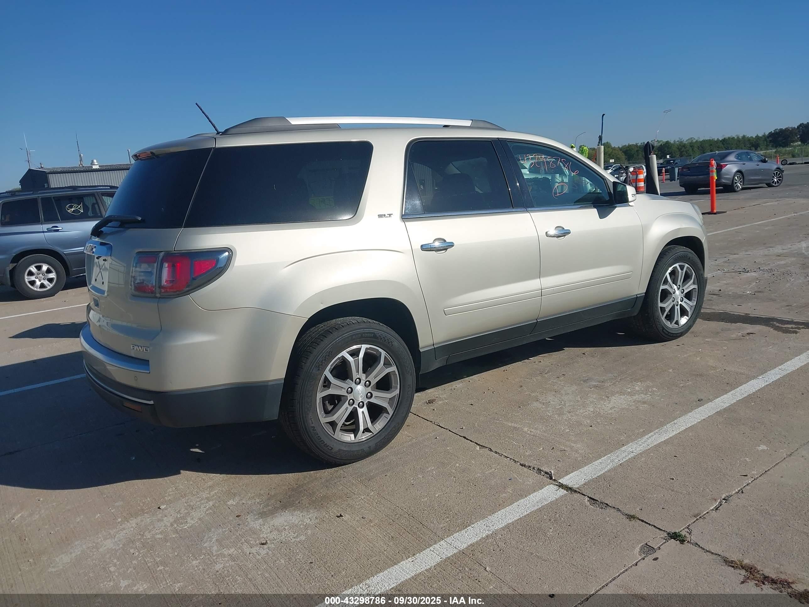 GMC ACADIA image 4