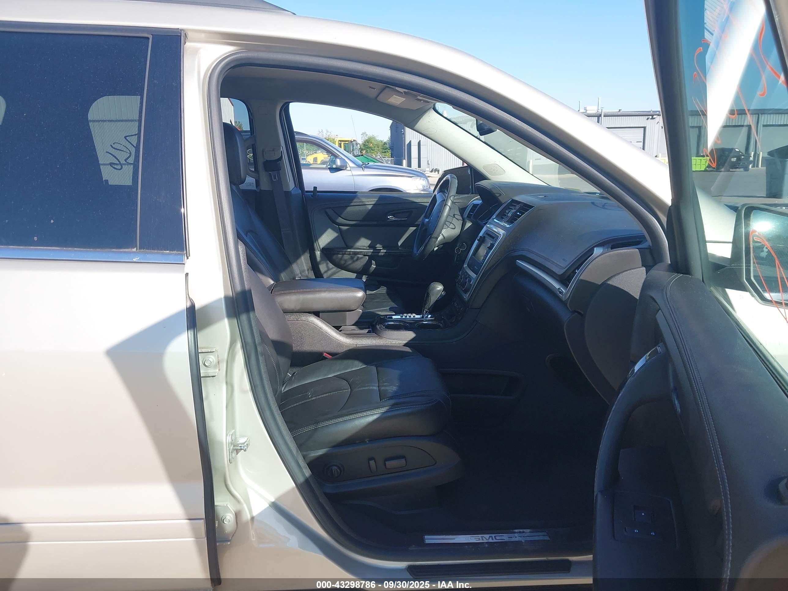 GMC ACADIA image 5