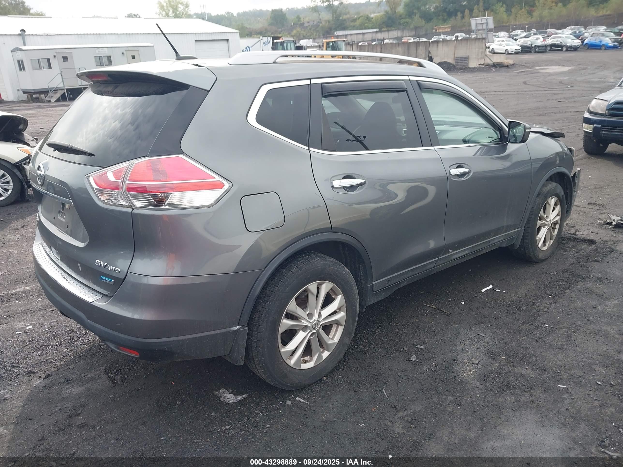 NISSAN ROGUE image 4