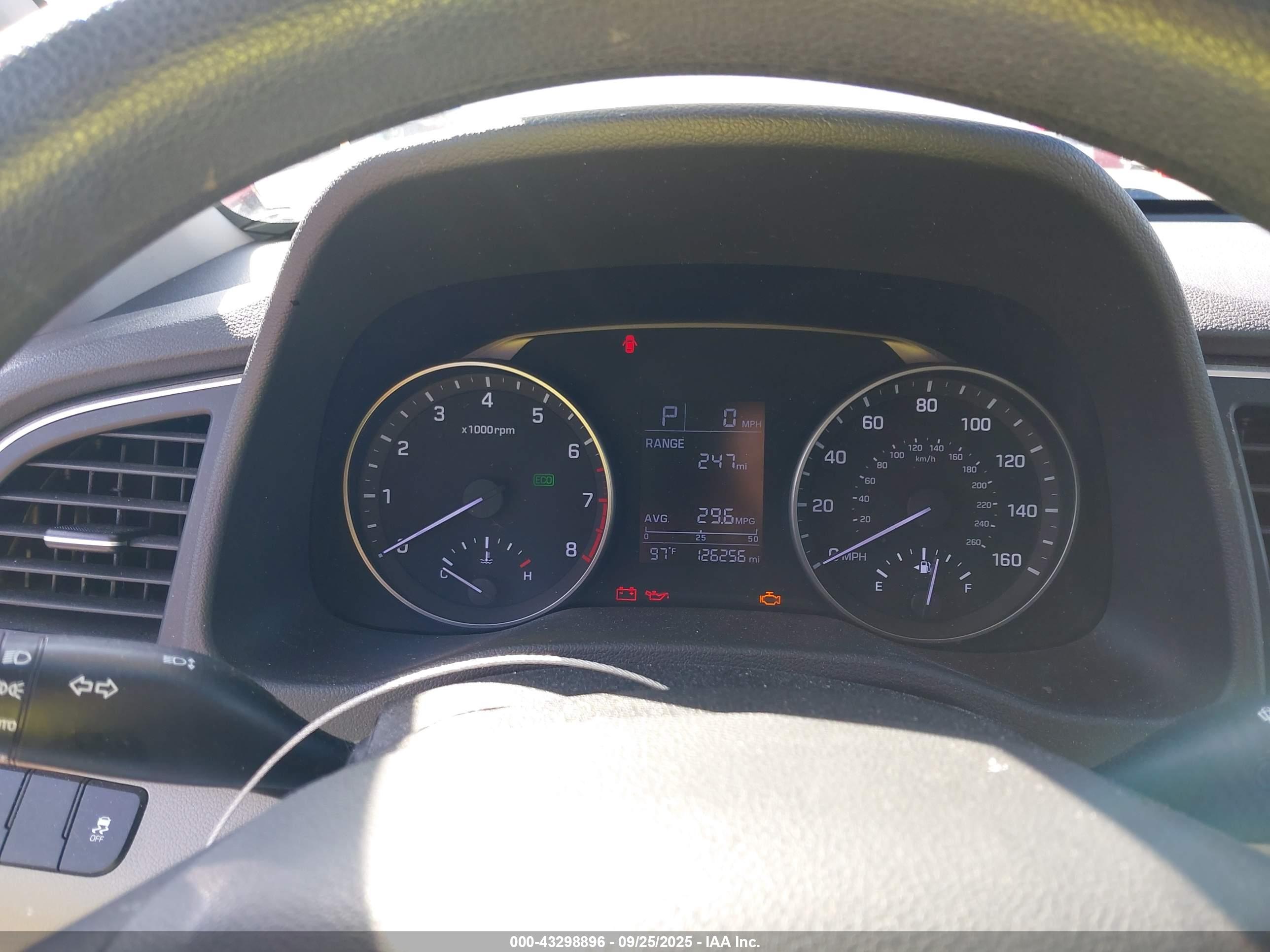 HYUNDAI ELANTRA image 7