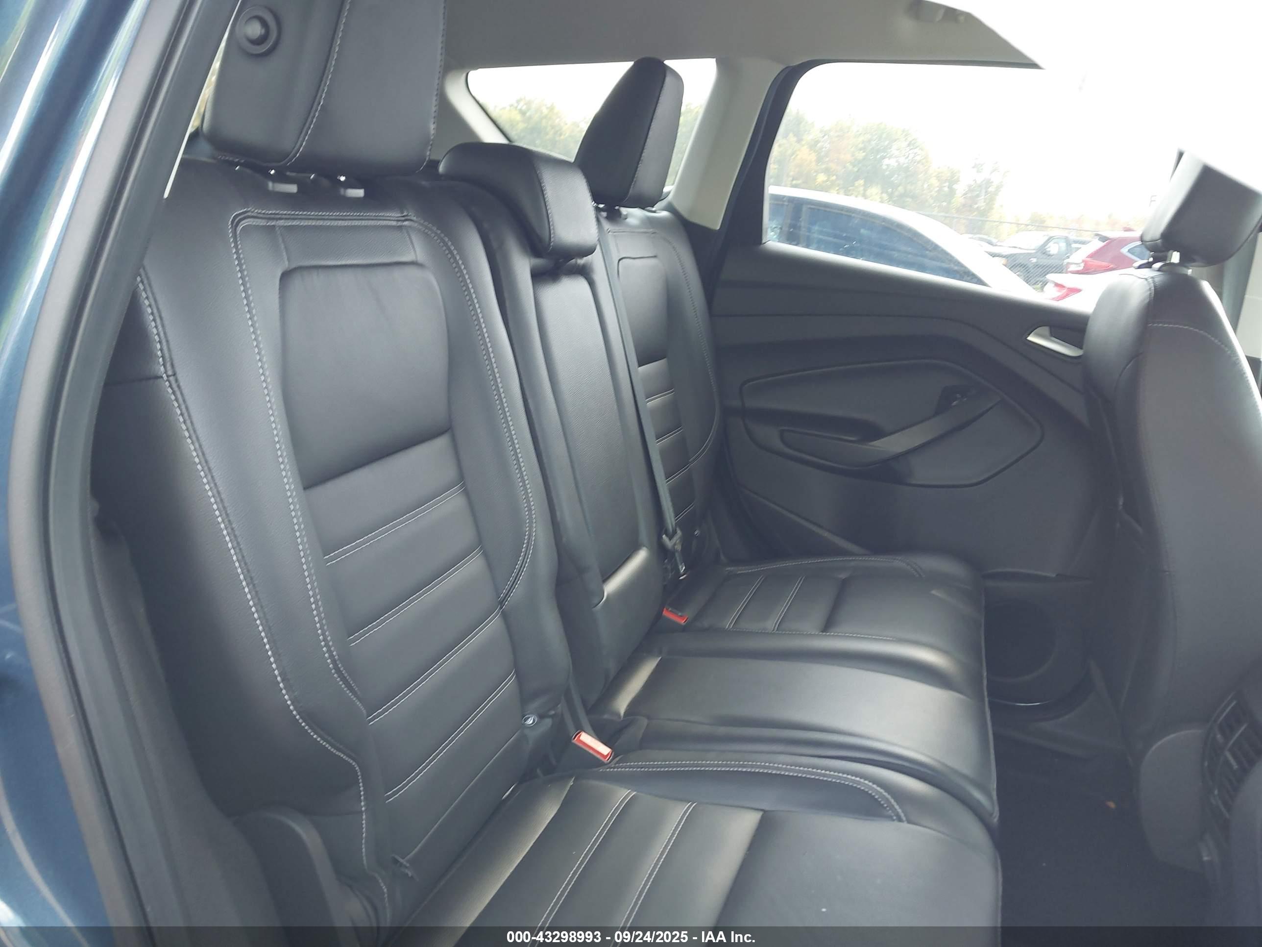 FORD ESCAPE image 8