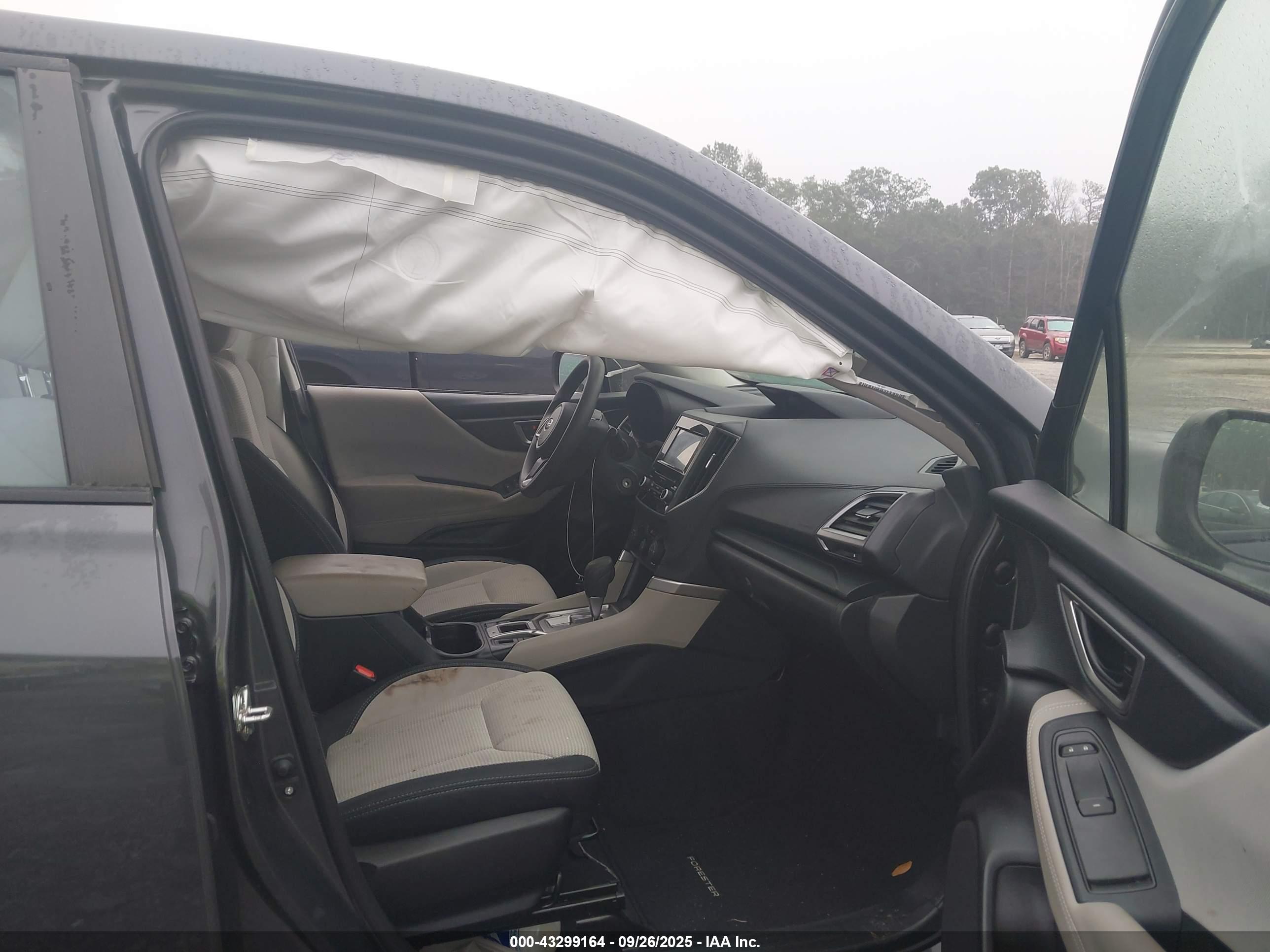 SUBARU FORESTER image 5