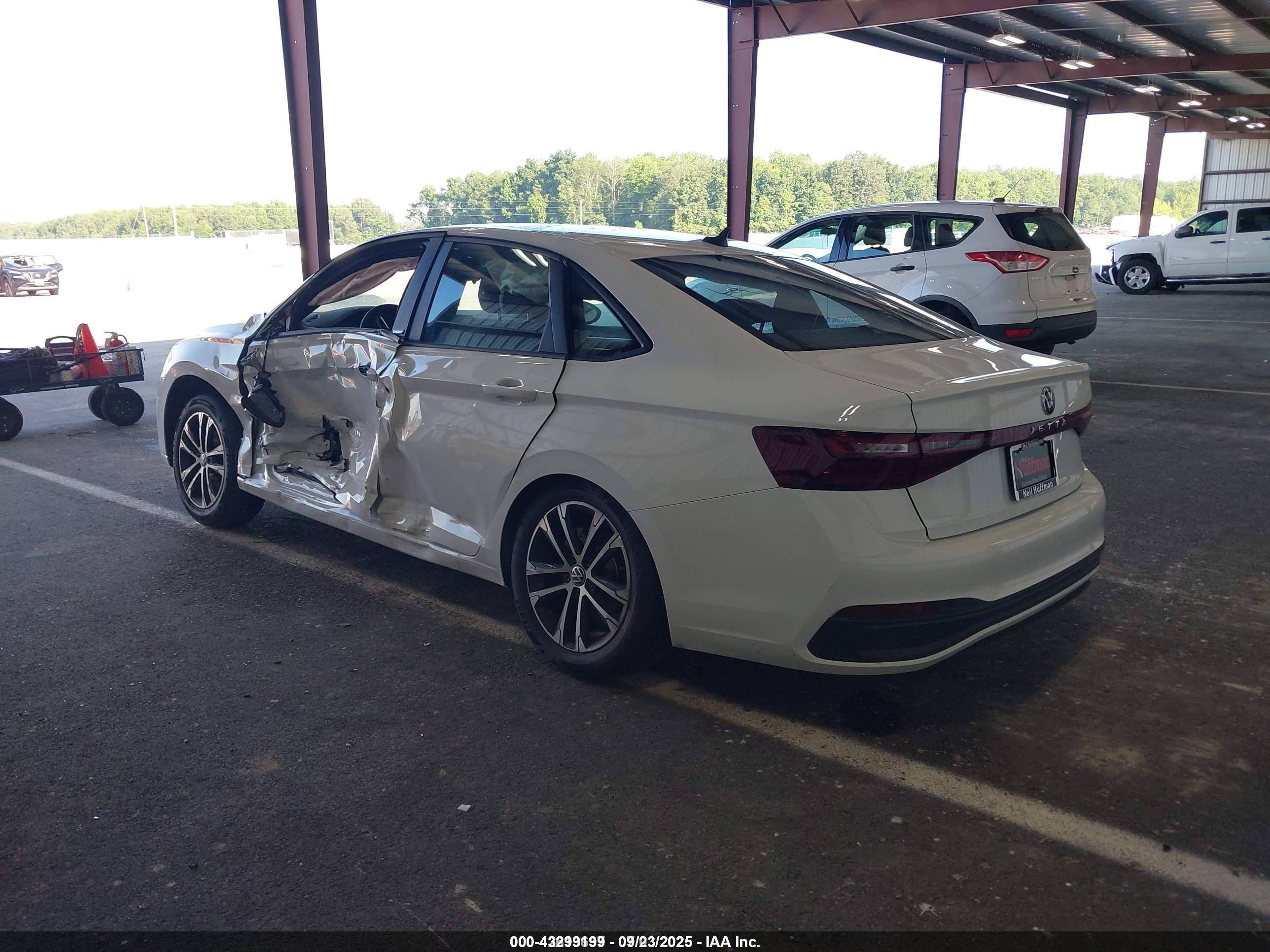 VOLKSWAGEN JETTA image 3