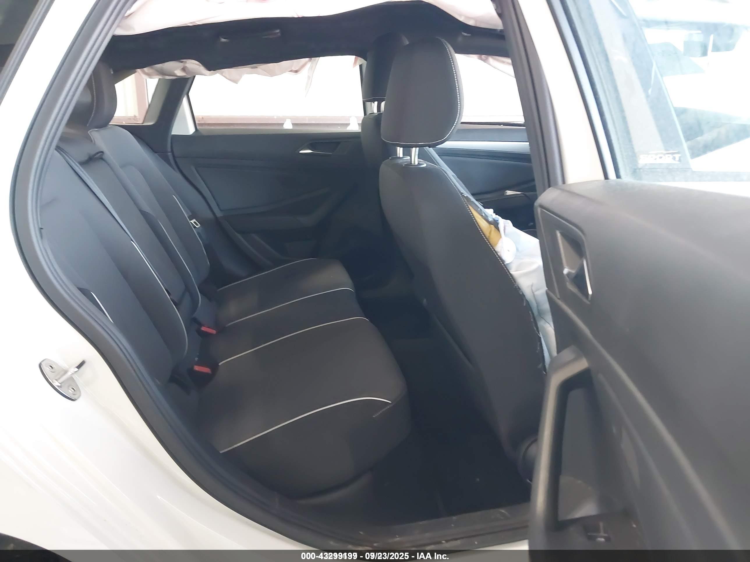 VOLKSWAGEN JETTA image 8