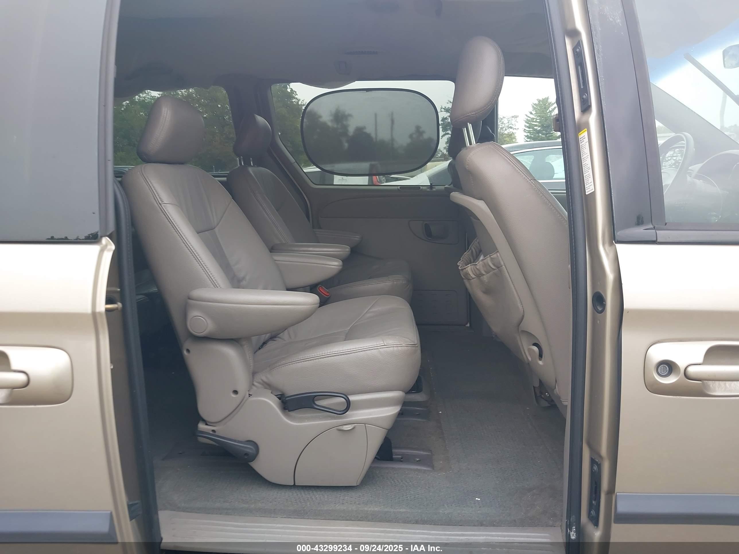 DODGE GRAND image 8