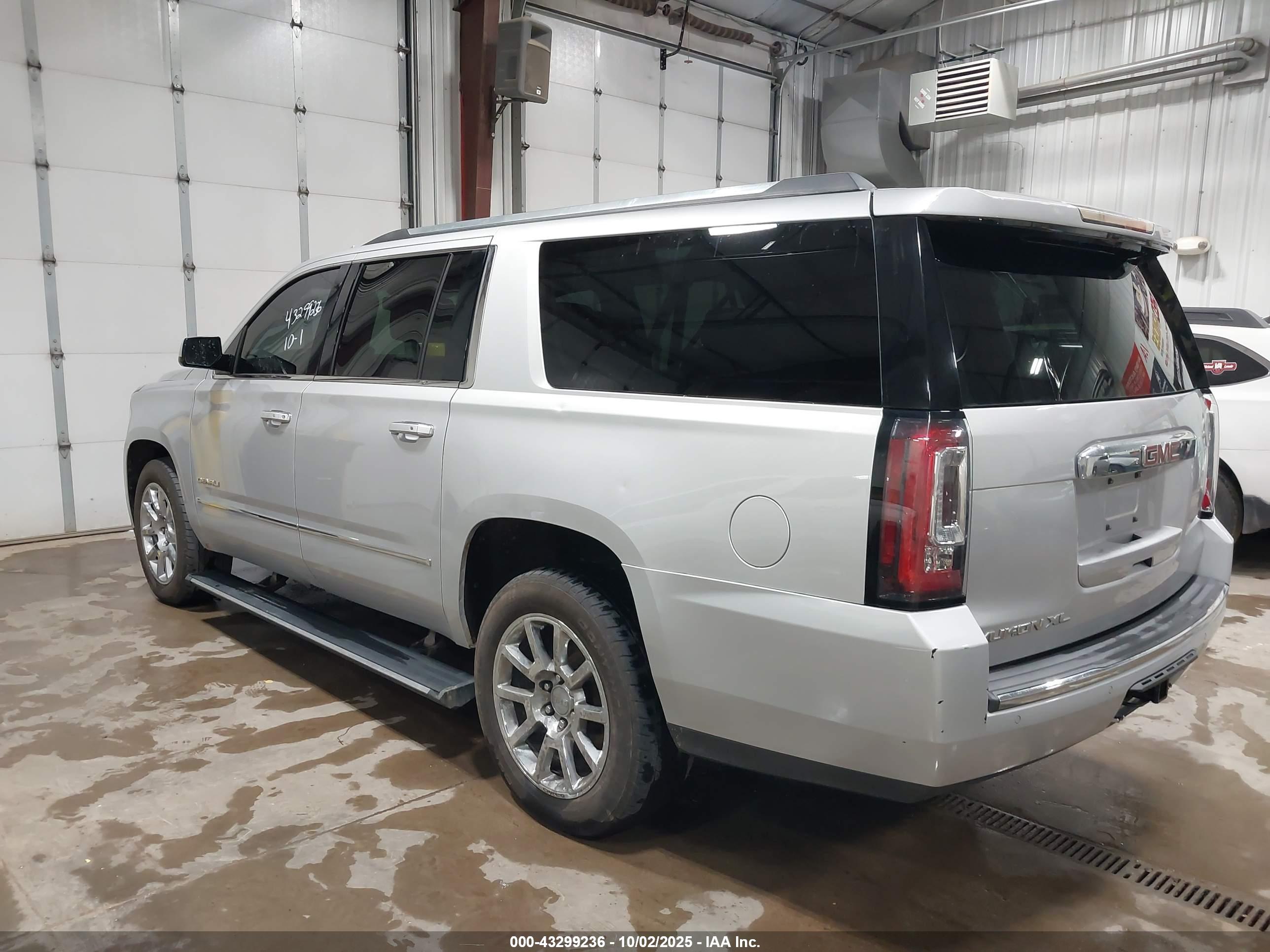 GMC YUKON image 3