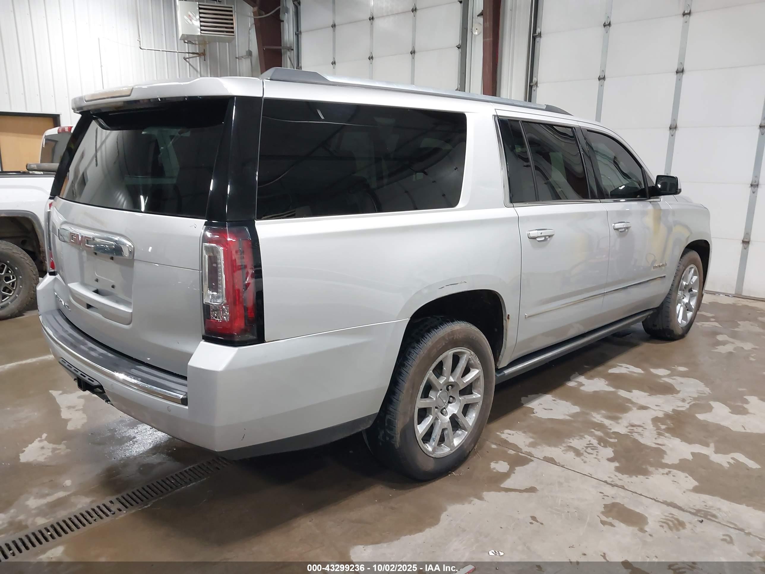 GMC YUKON image 4