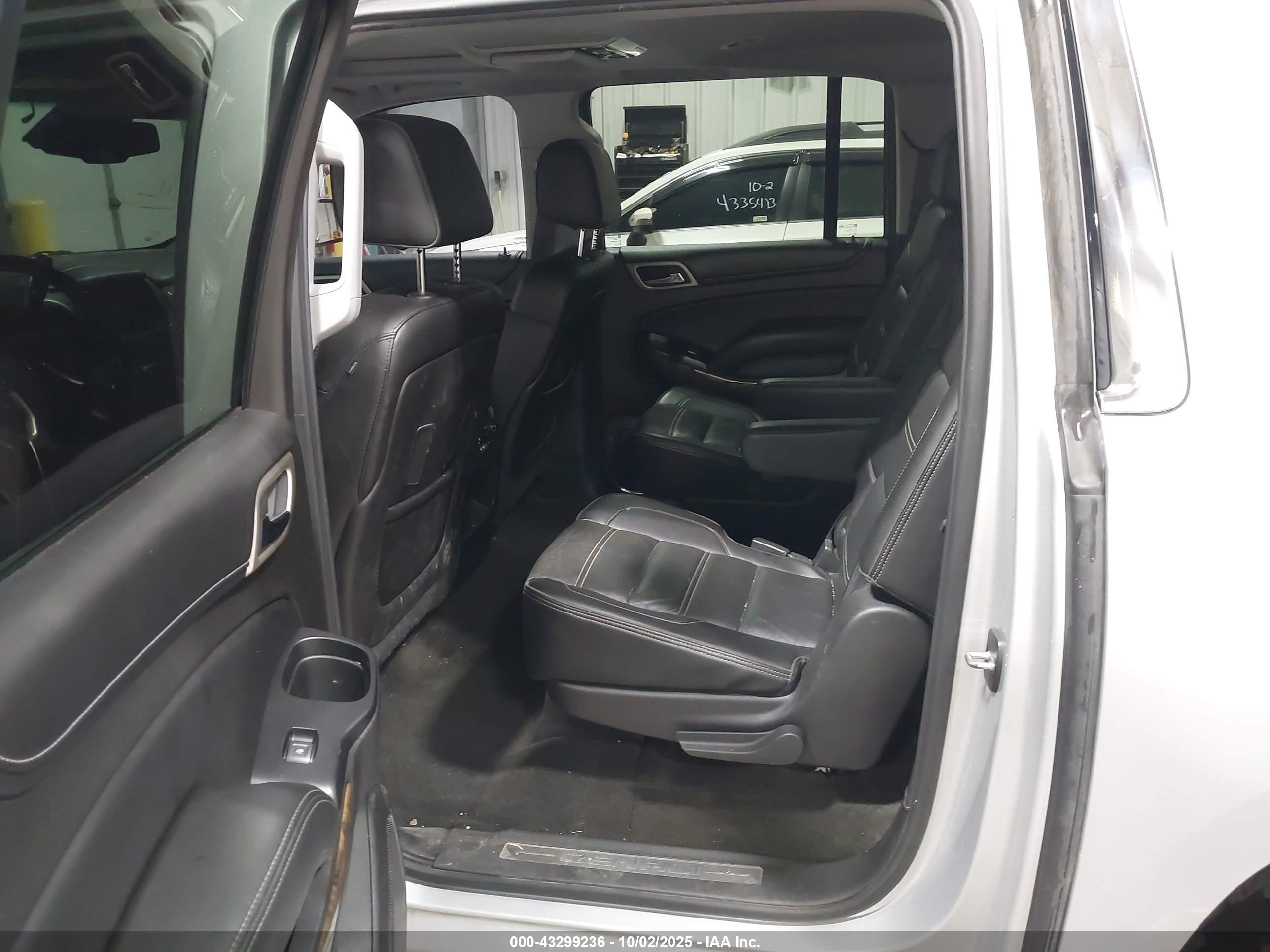 GMC YUKON image 8