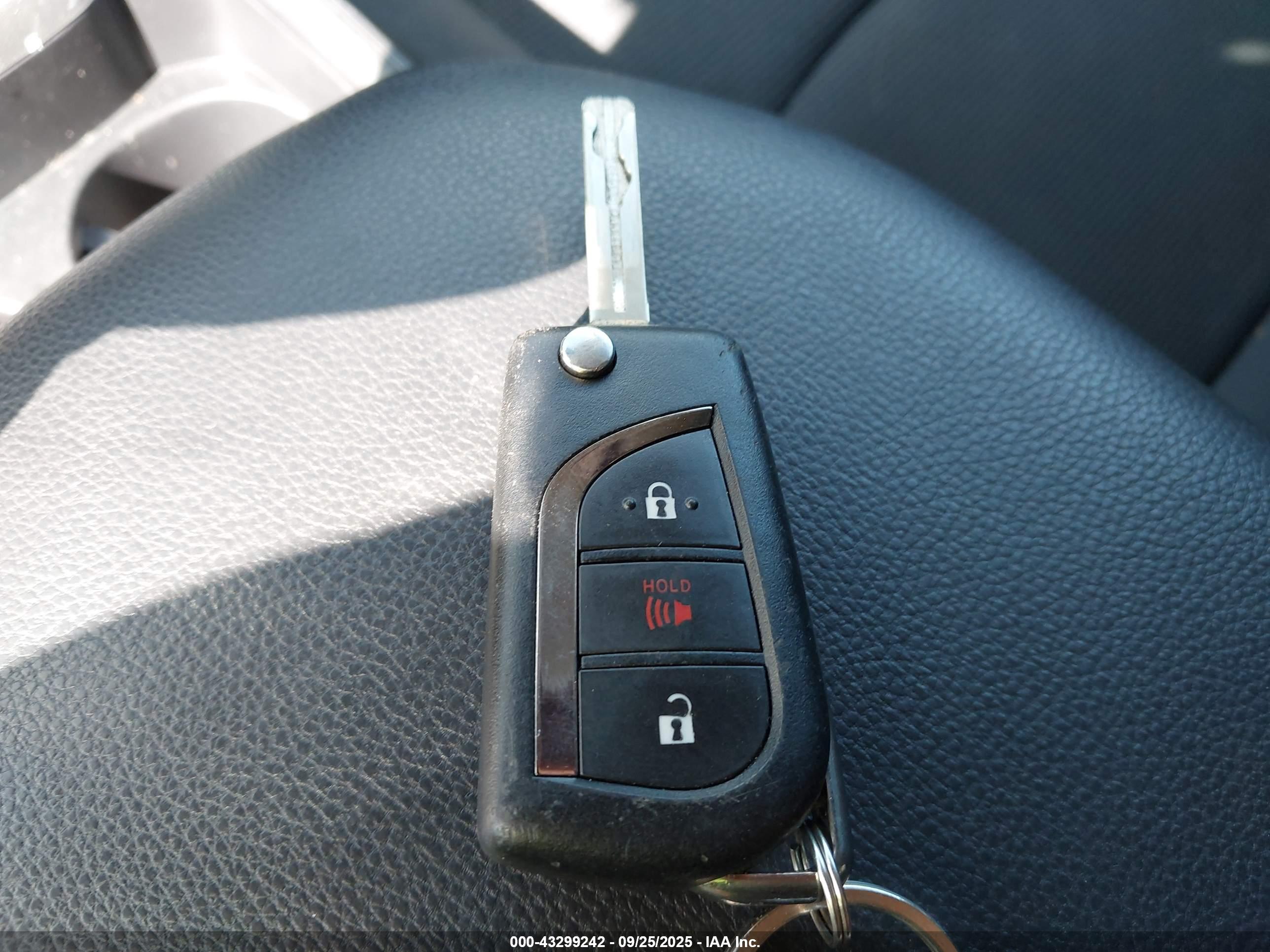 TOYOTA RAV4 image 11