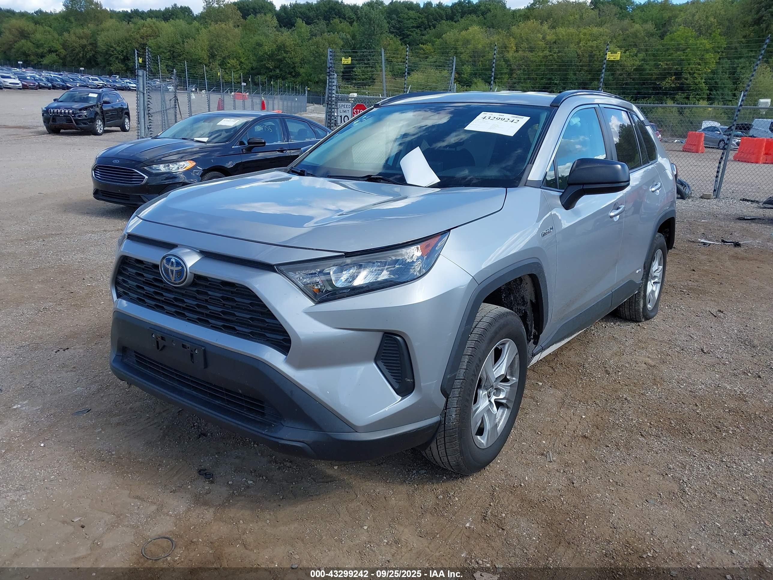TOYOTA RAV4 image 2