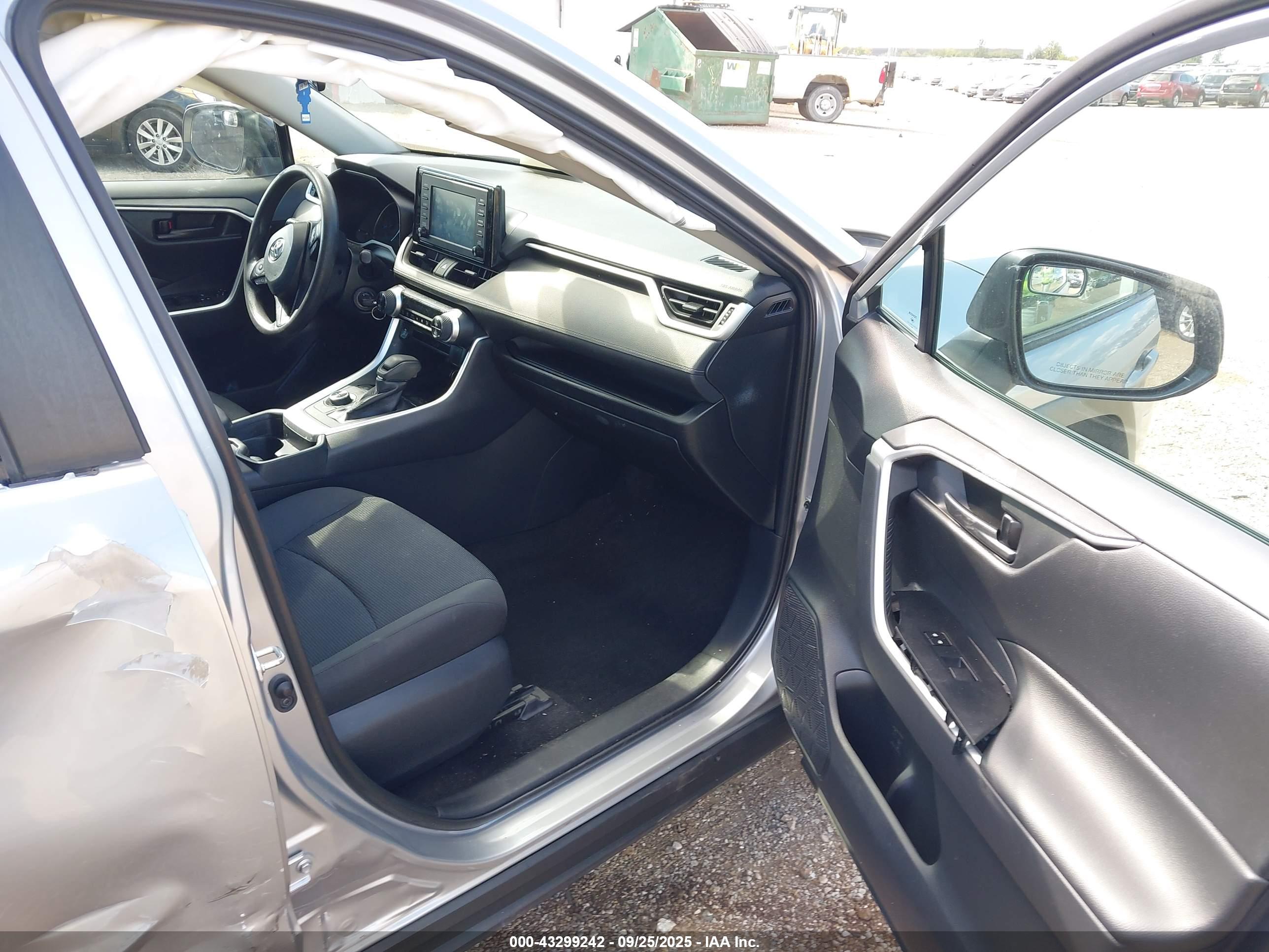 TOYOTA RAV4 image 5