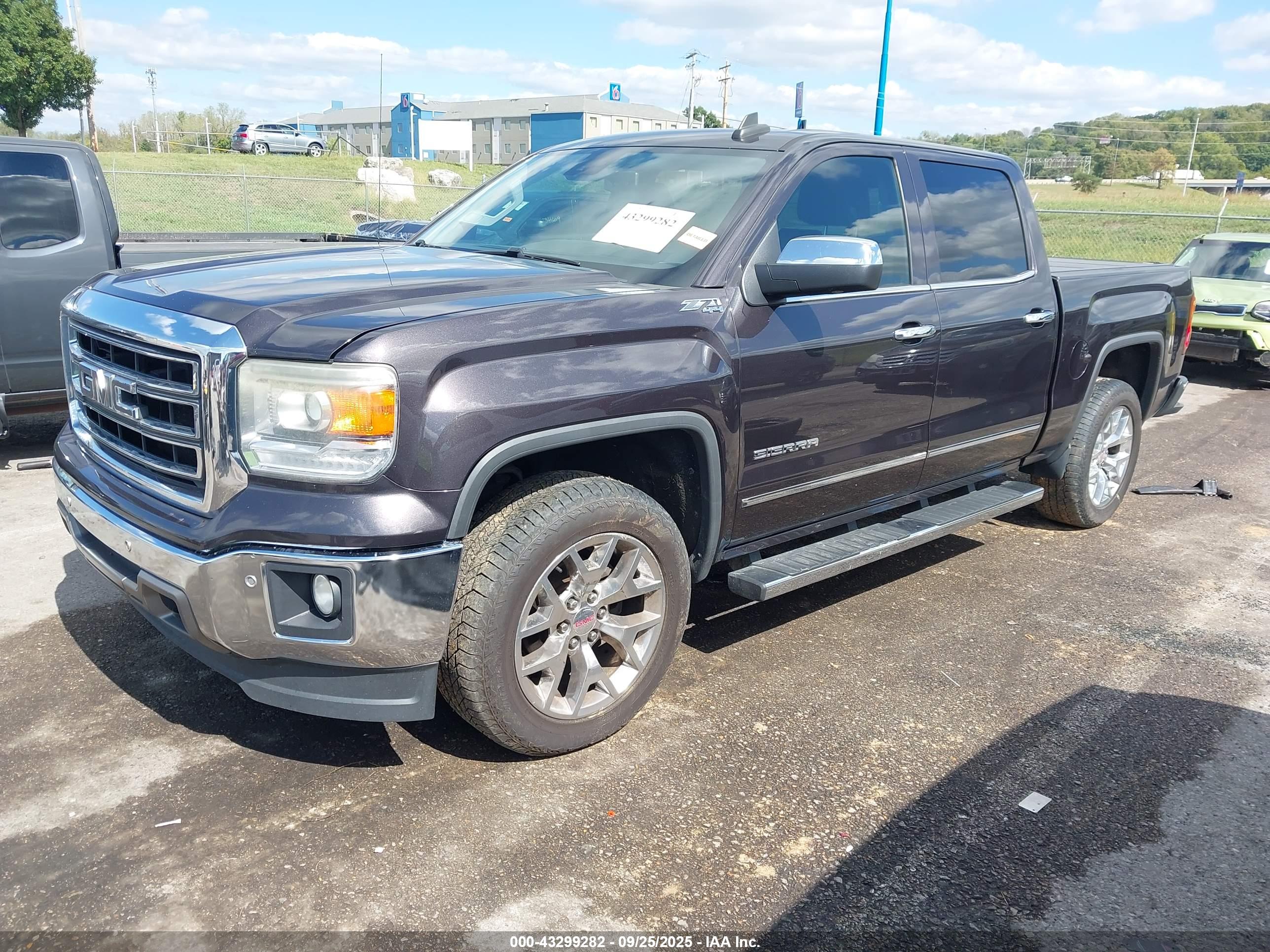 GMC SIERRA image 2