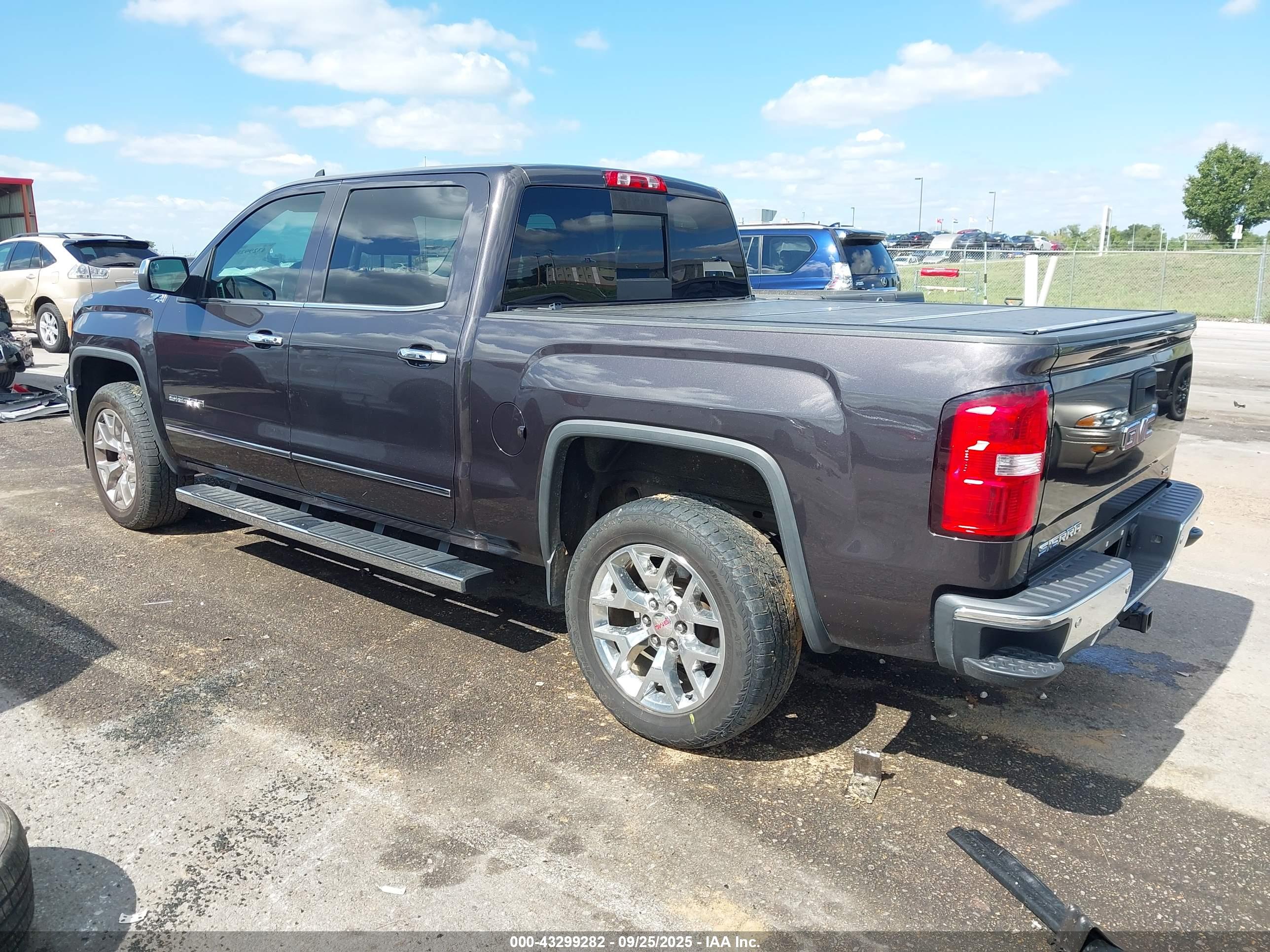 GMC SIERRA image 3