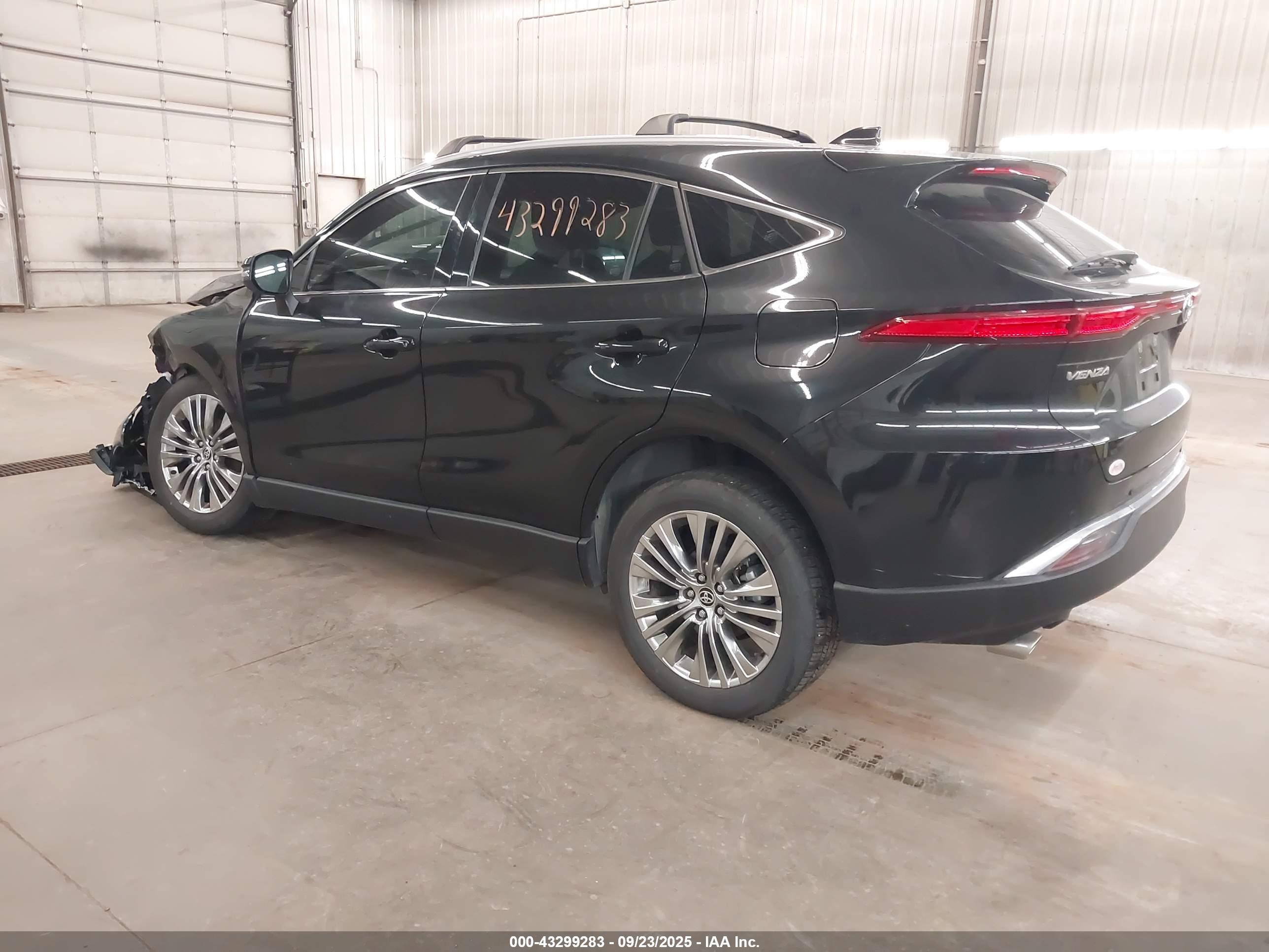 TOYOTA VENZA image 3