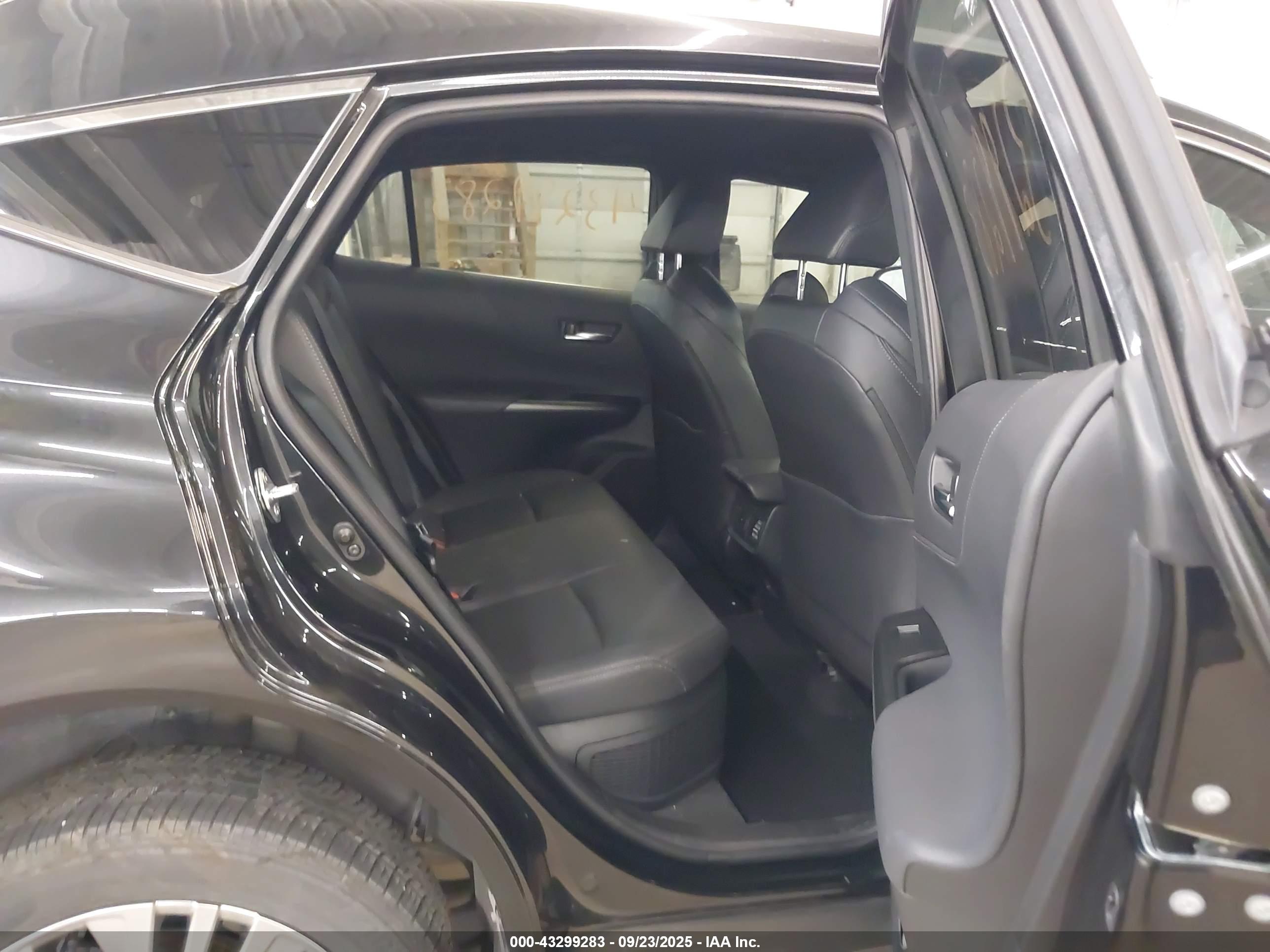 TOYOTA VENZA image 8