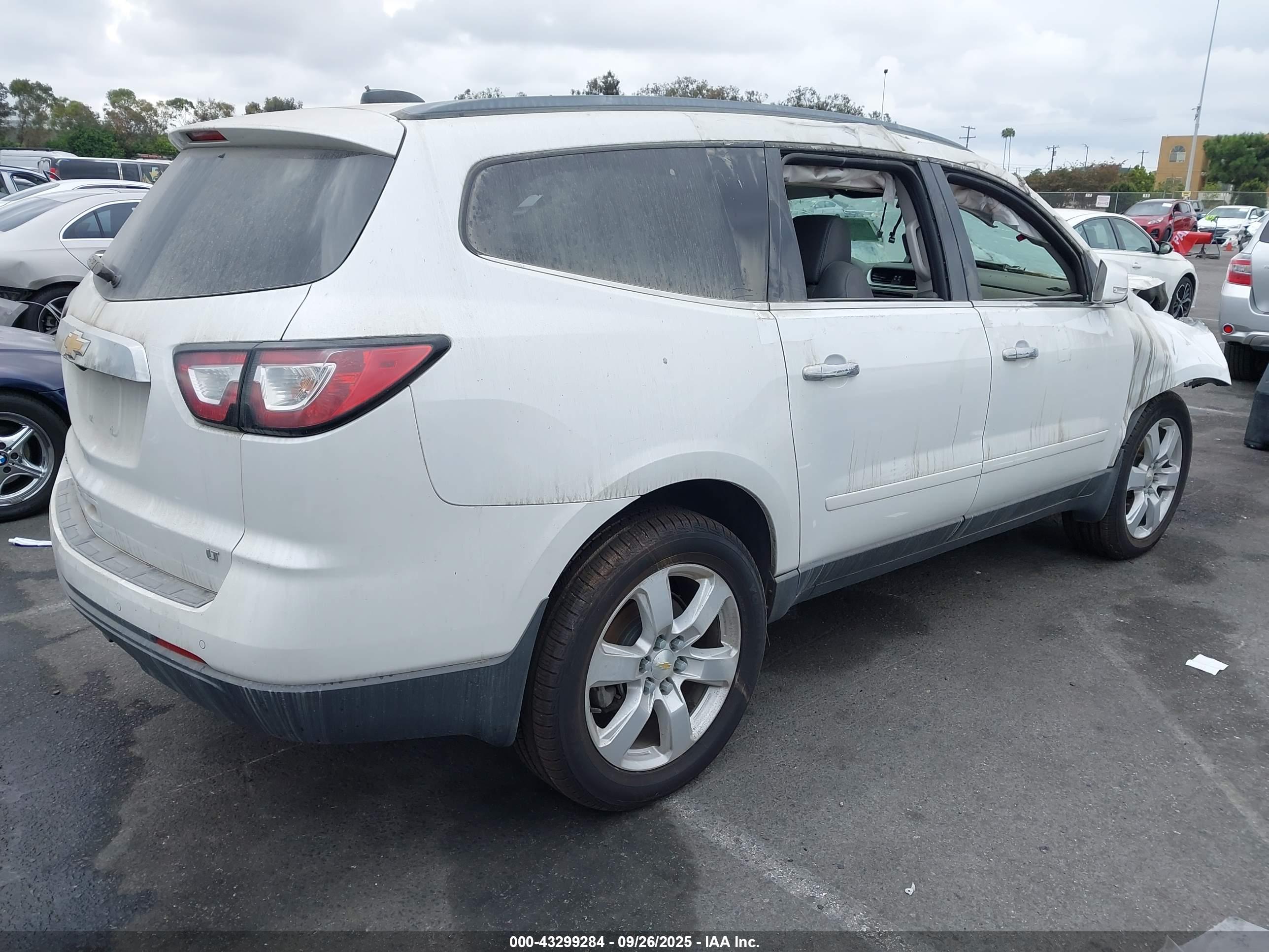 CHEVROLET TRAVERSE image 4