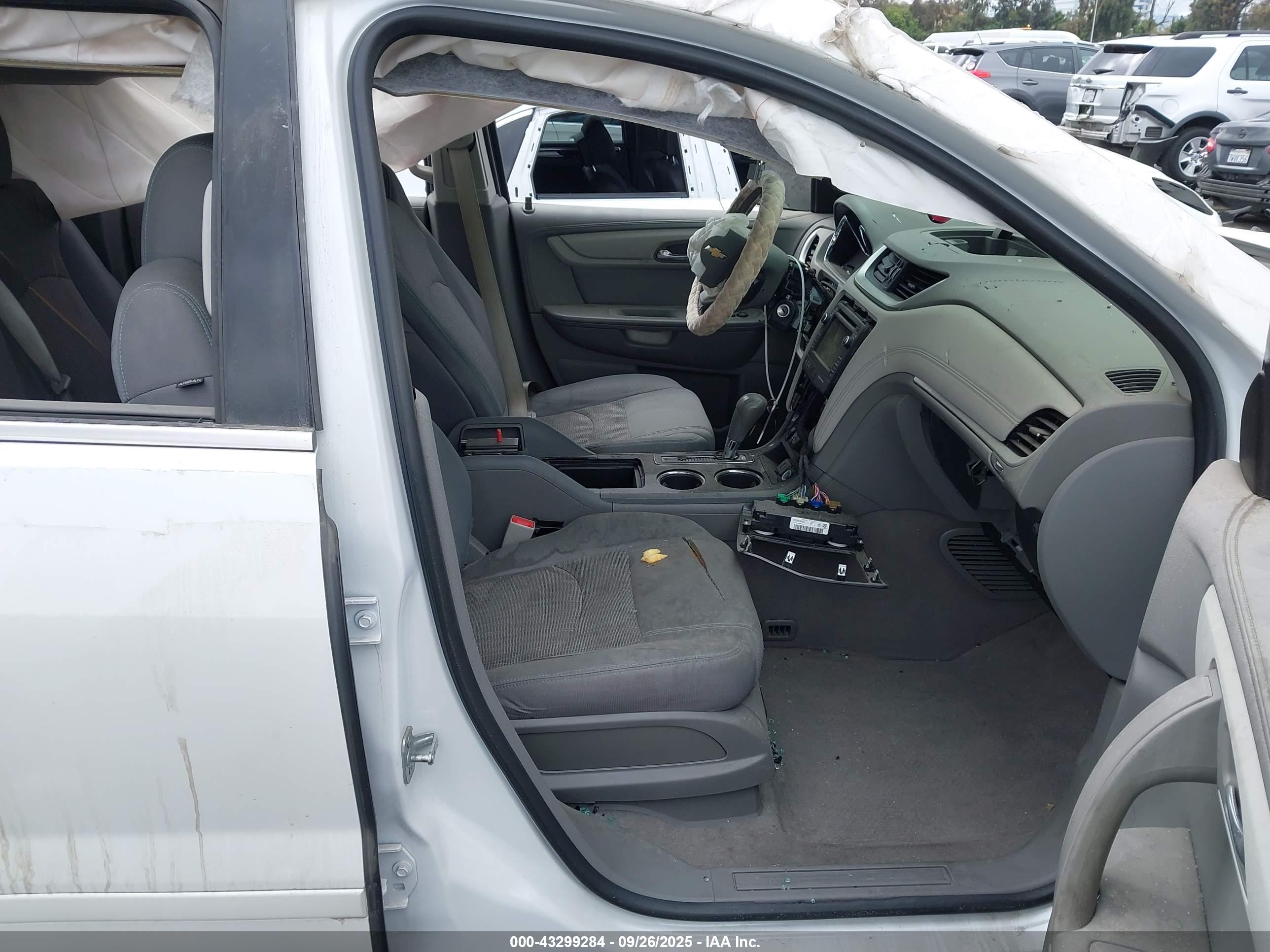 CHEVROLET TRAVERSE image 5
