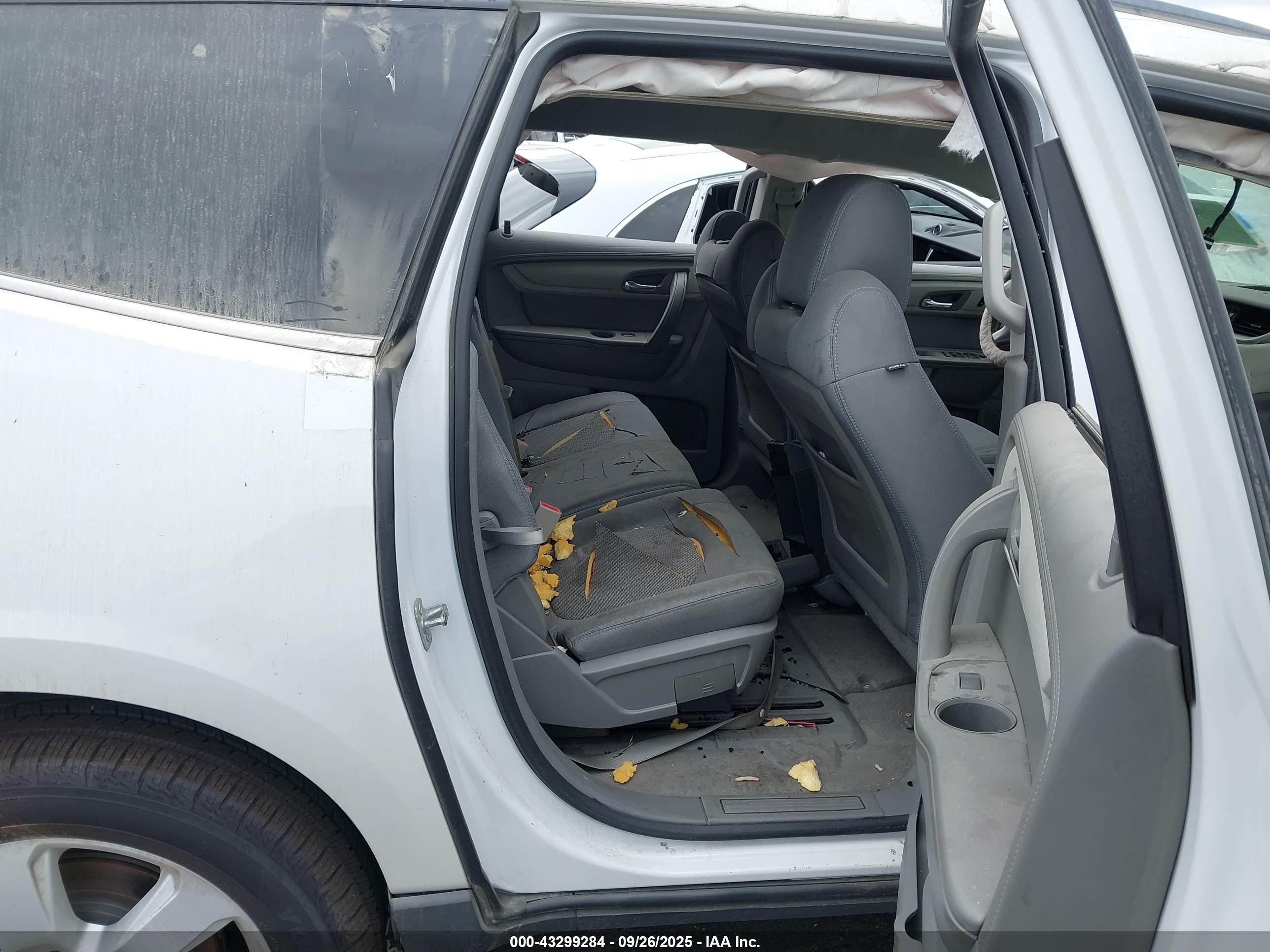 CHEVROLET TRAVERSE image 8