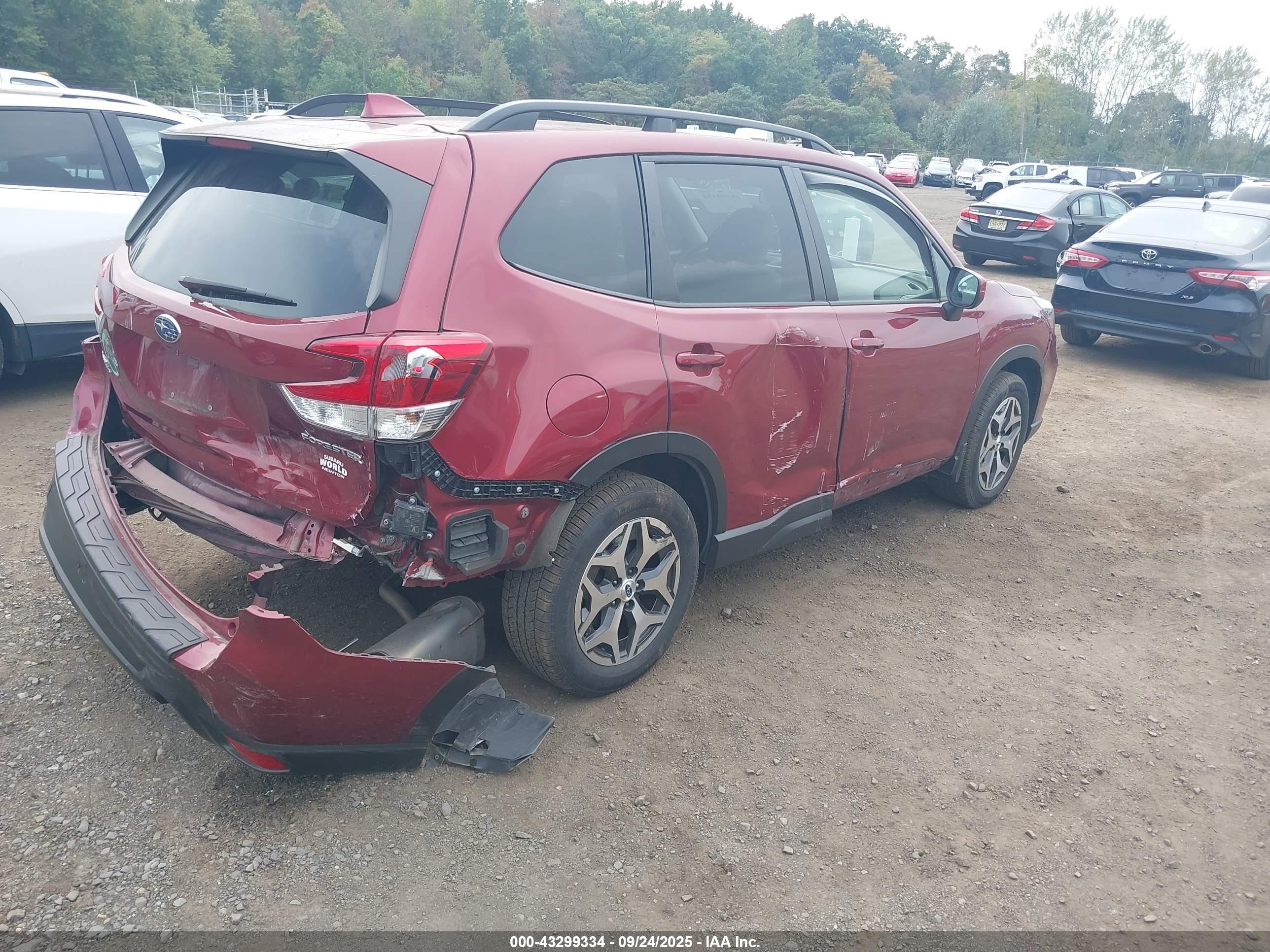 SUBARU FORESTER image 4