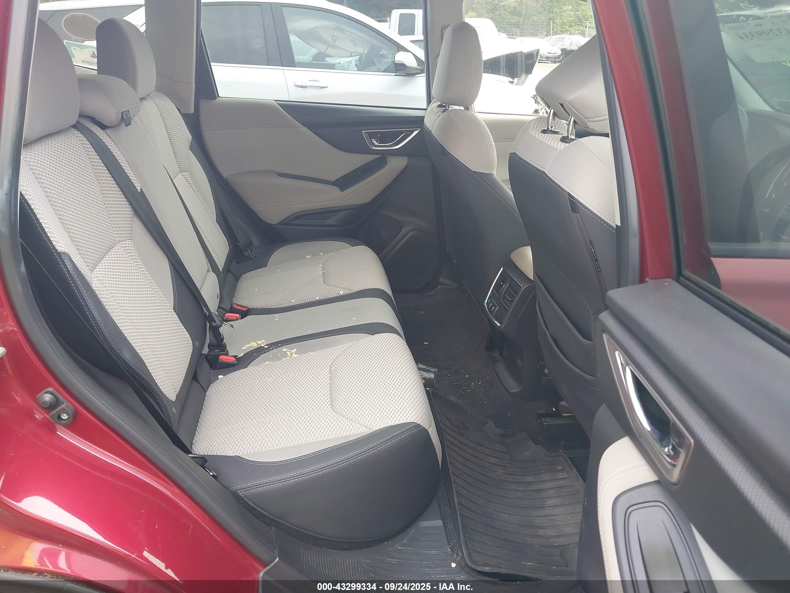 SUBARU FORESTER image 8