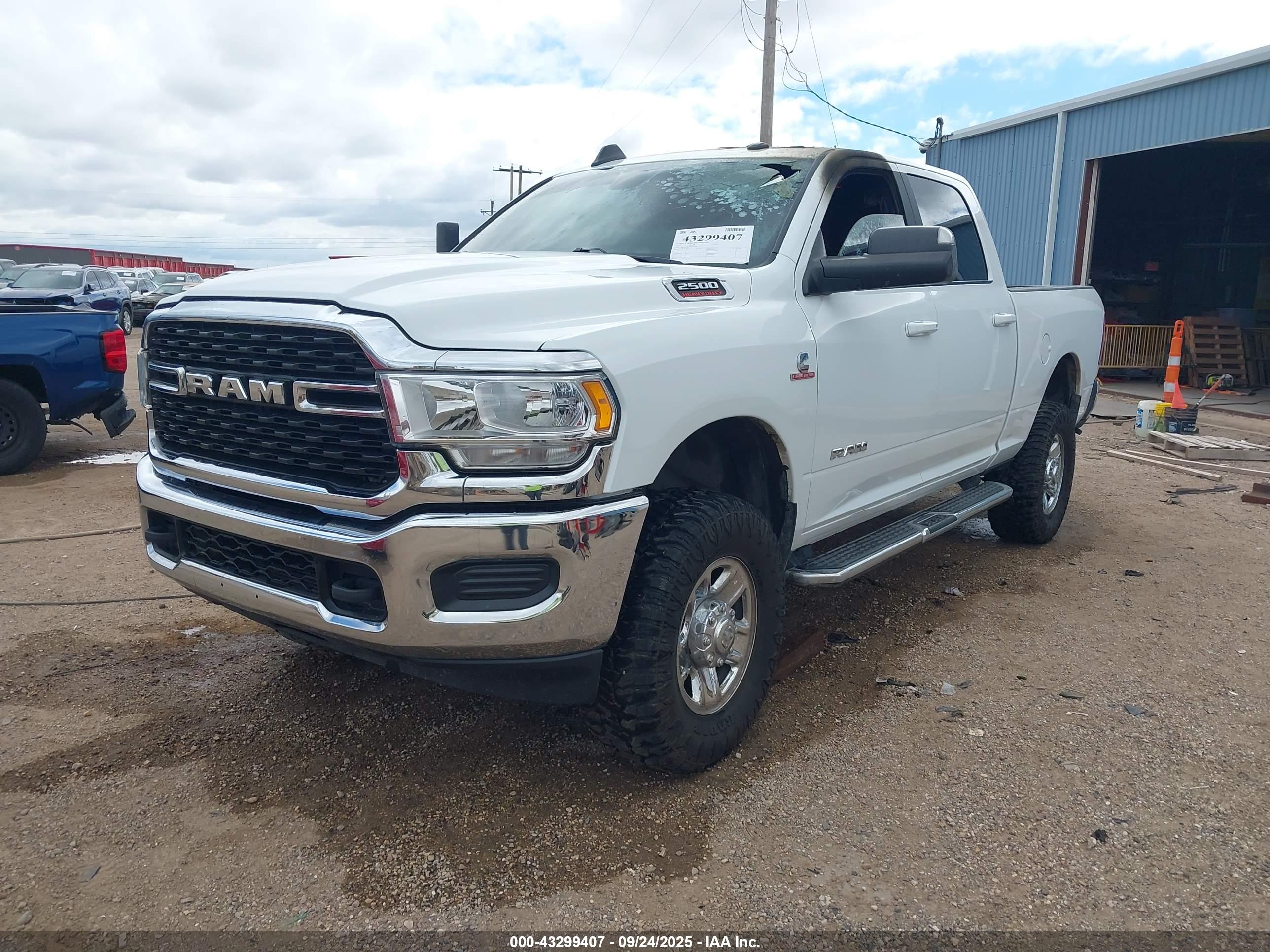 RAM 2500 image 2