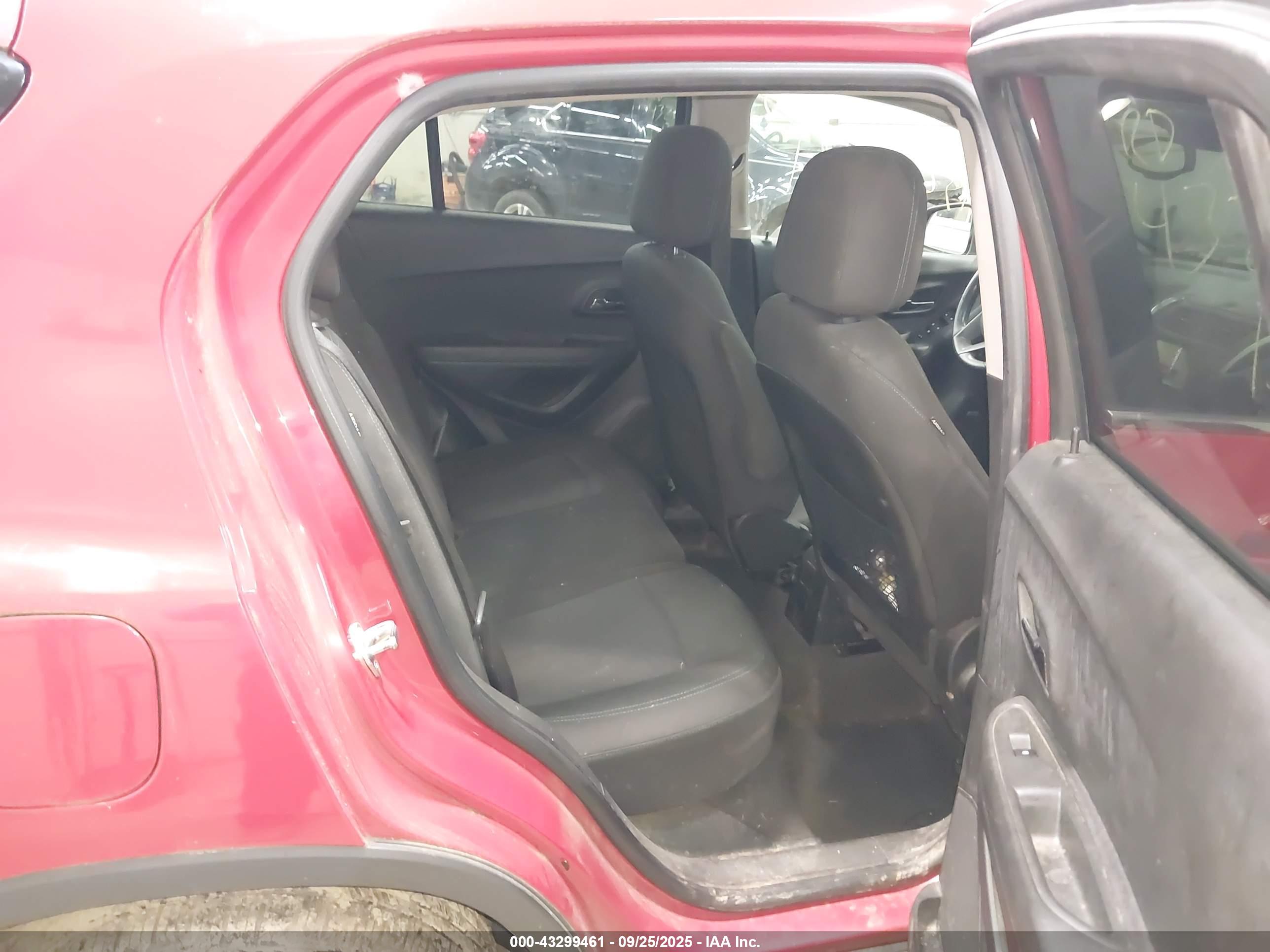 CHEVROLET TRAX image 8