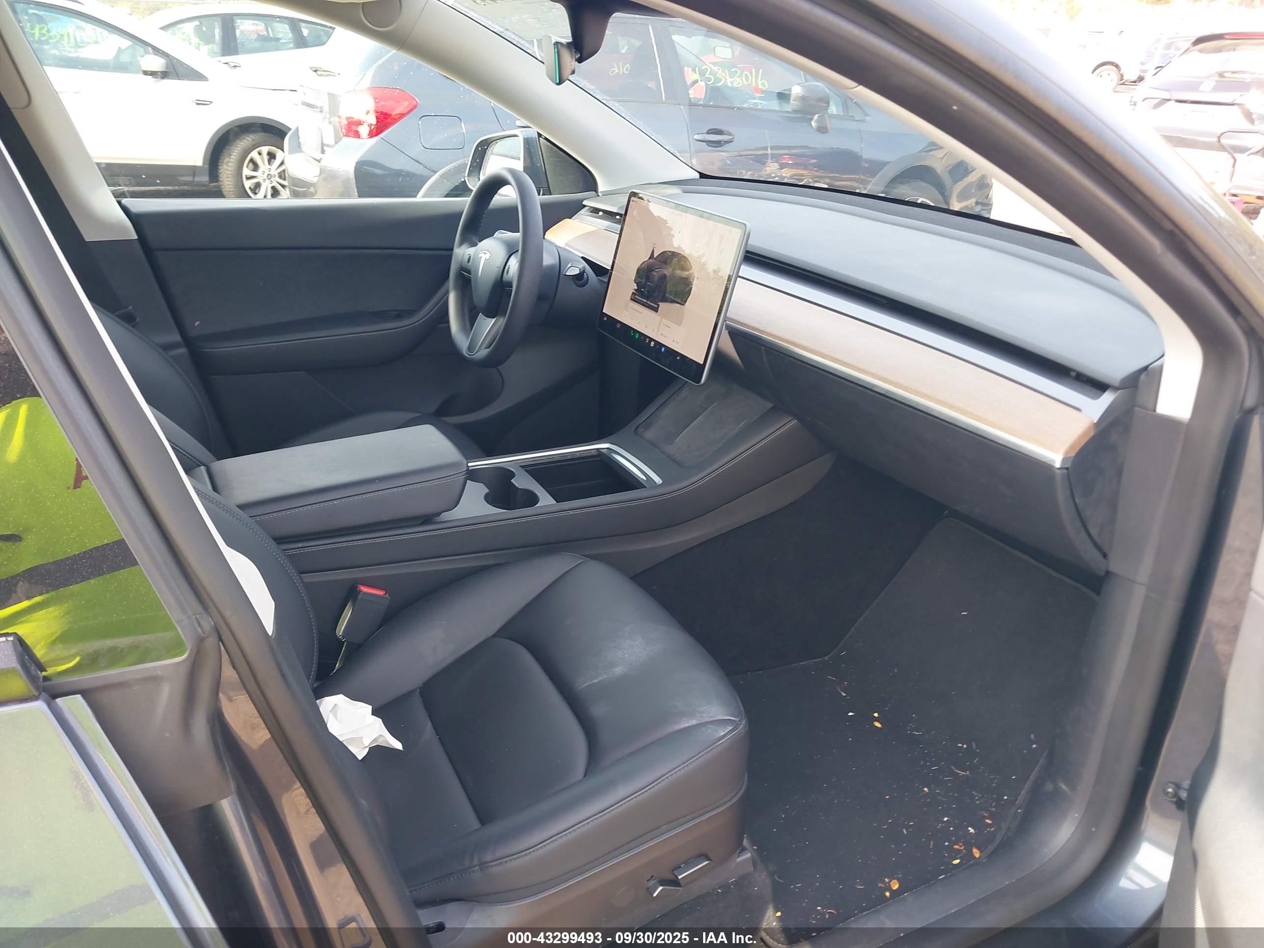 TESLA MODEL image 5