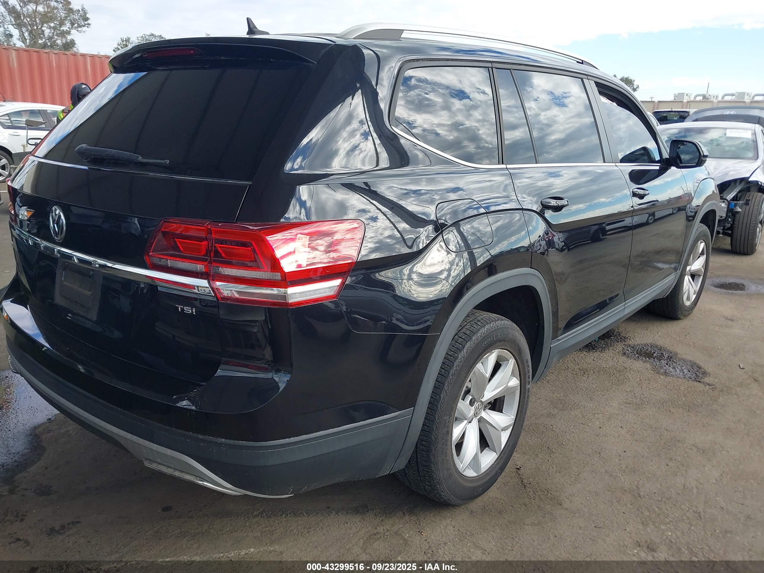 VOLKSWAGEN ATLAS image 4