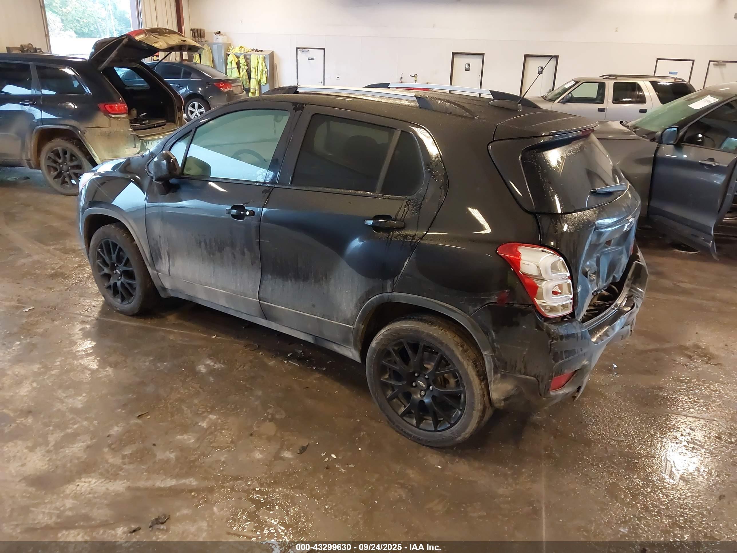 CHEVROLET TRAX image 3