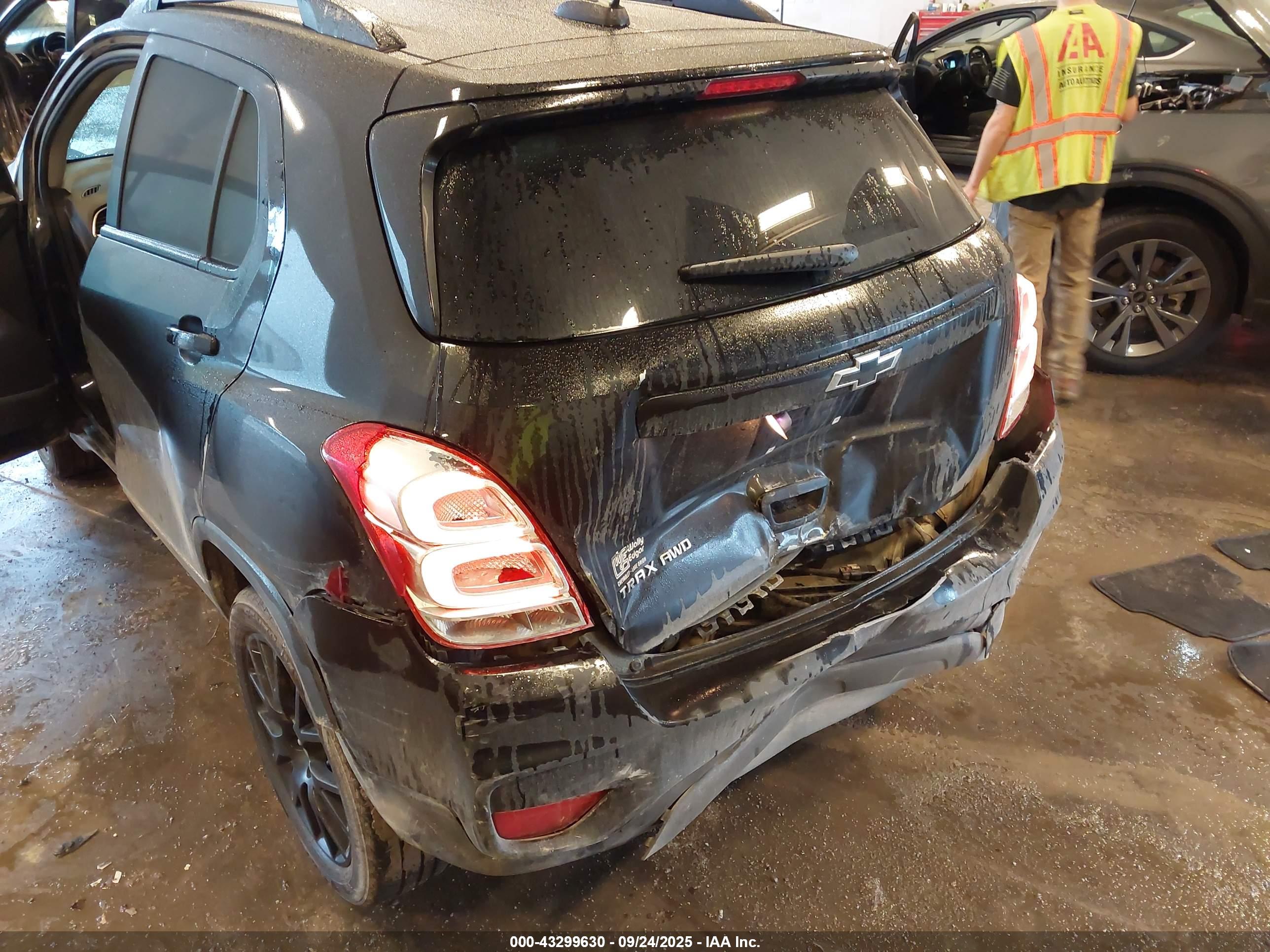 CHEVROLET TRAX image 6