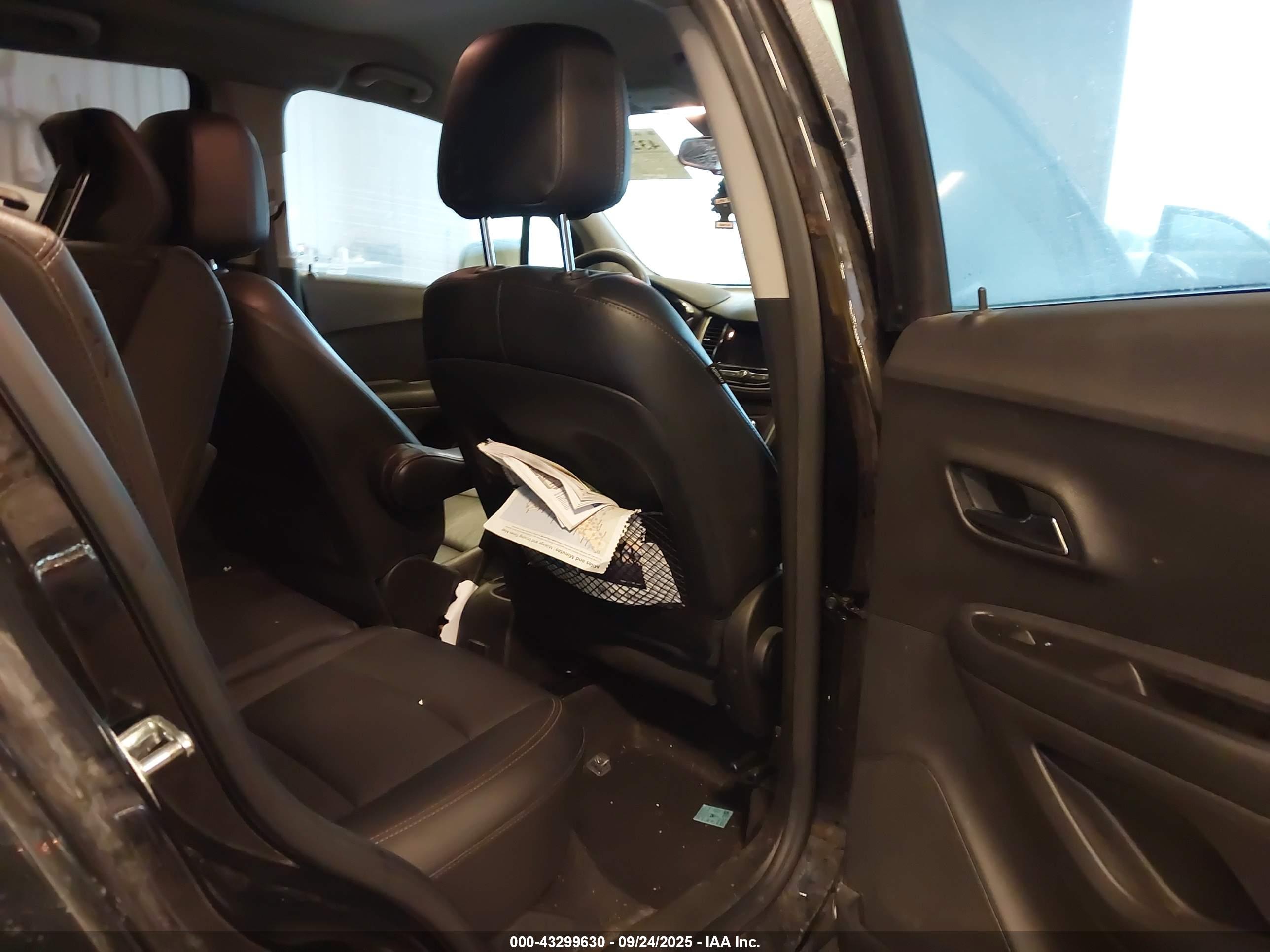 CHEVROLET TRAX image 8