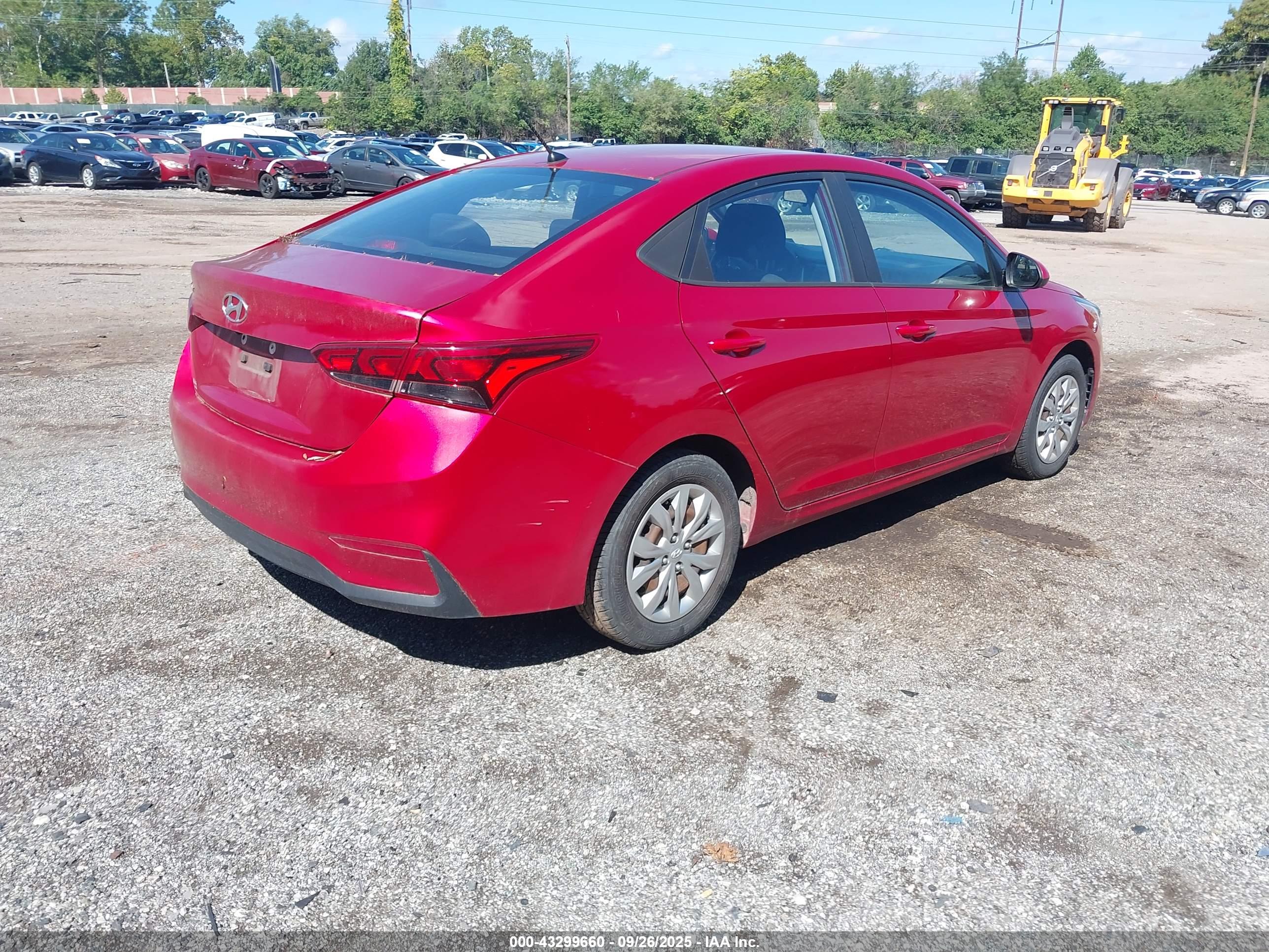 HYUNDAI ACCENT image 4