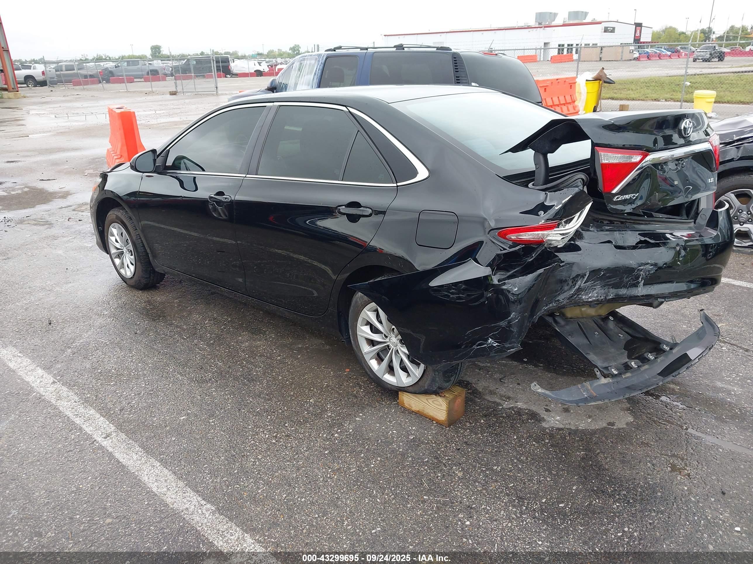 TOYOTA CAMRY image 3